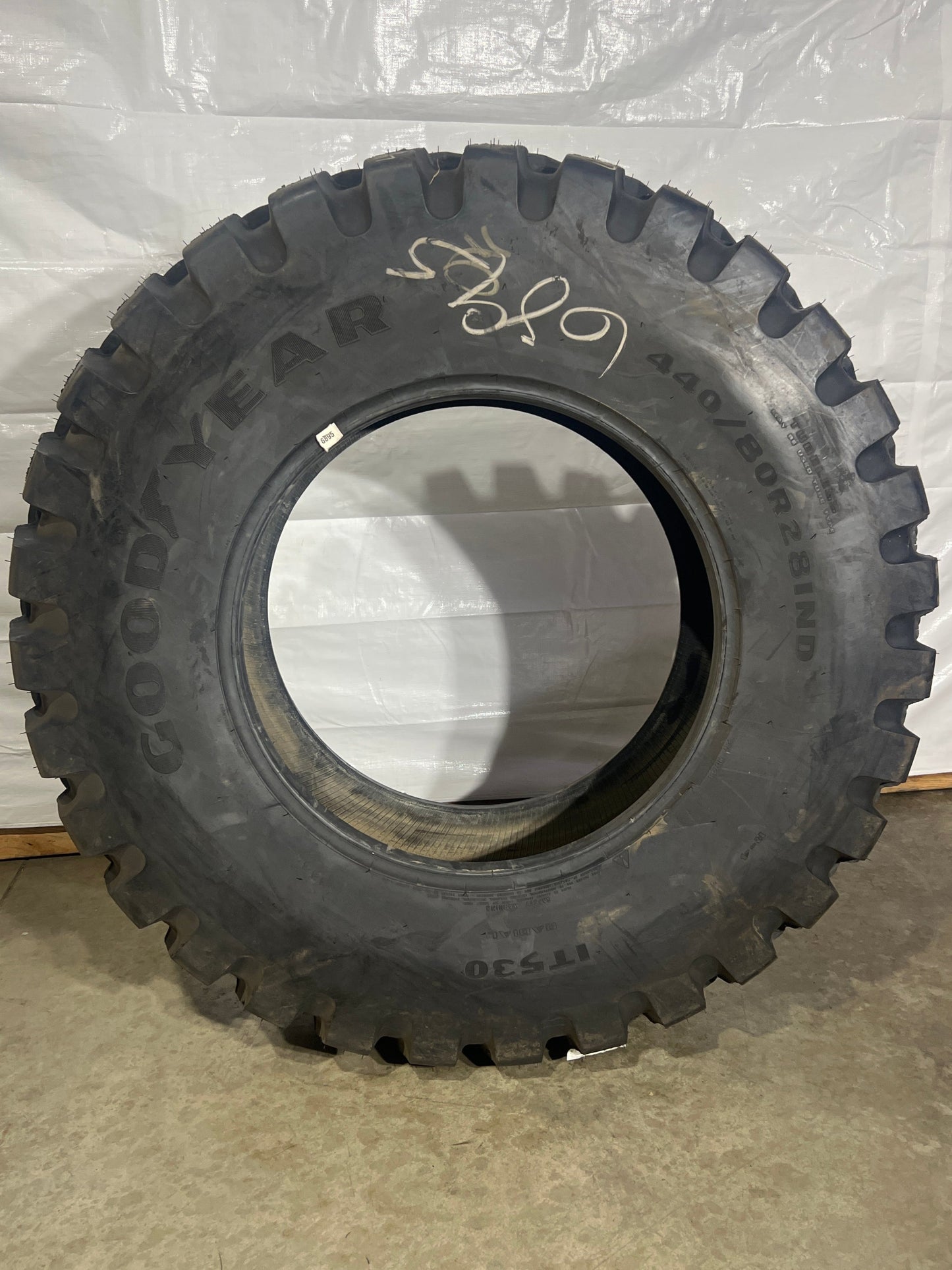 440/80R28 GOODYEAR IT530