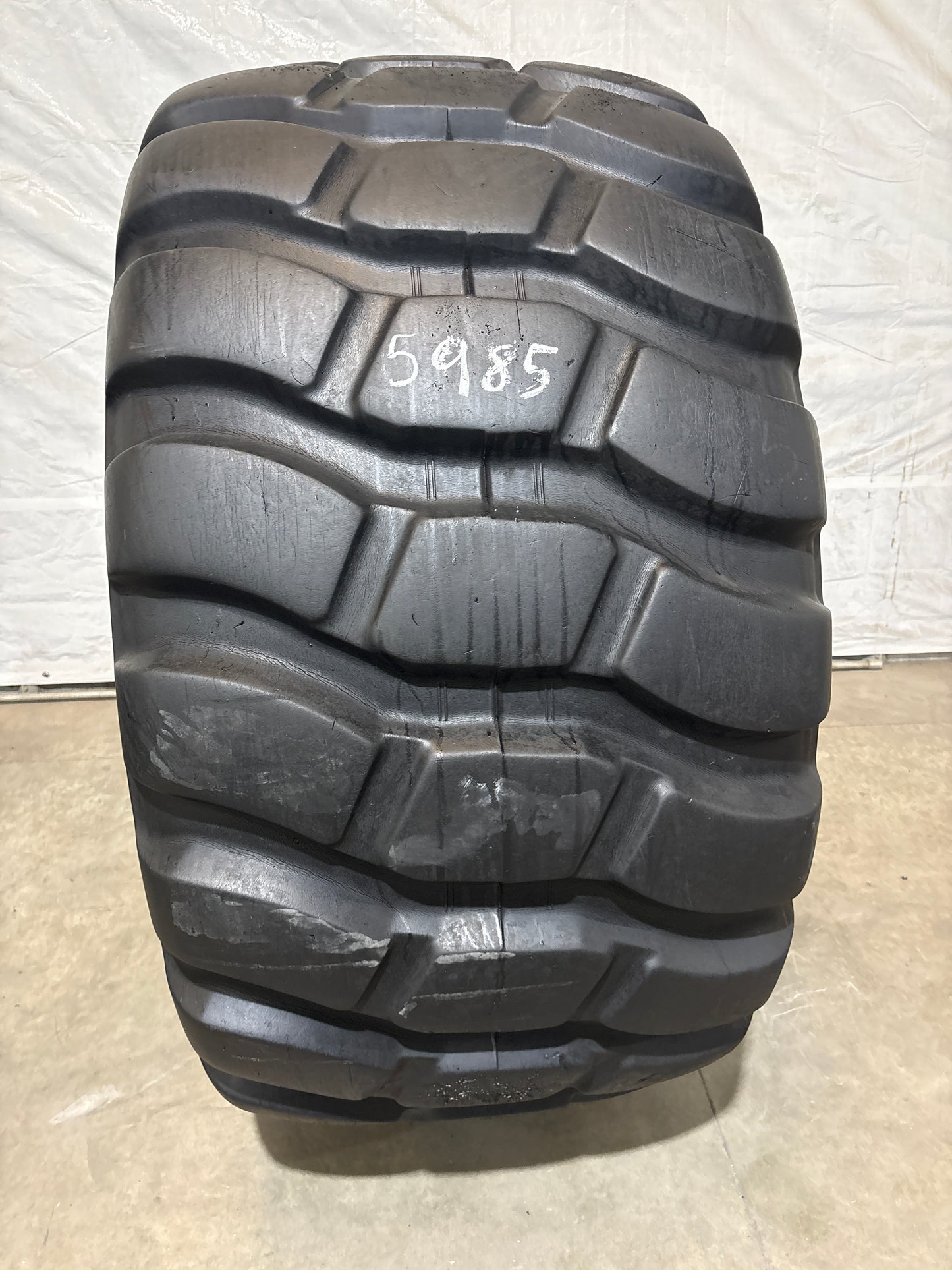 30/65R25 (750/65R25) BRIDGESTONE V-STEEL L-TRACTION (VLT) #5985