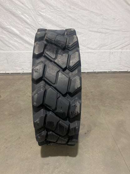 400/75-28 CAMSO TLH 753 #5542