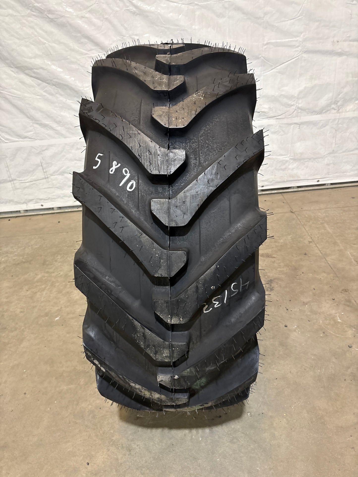 500/70R24 (19.5LR-24) GALAXY AGRO INDUSTRIAL 580 #5890