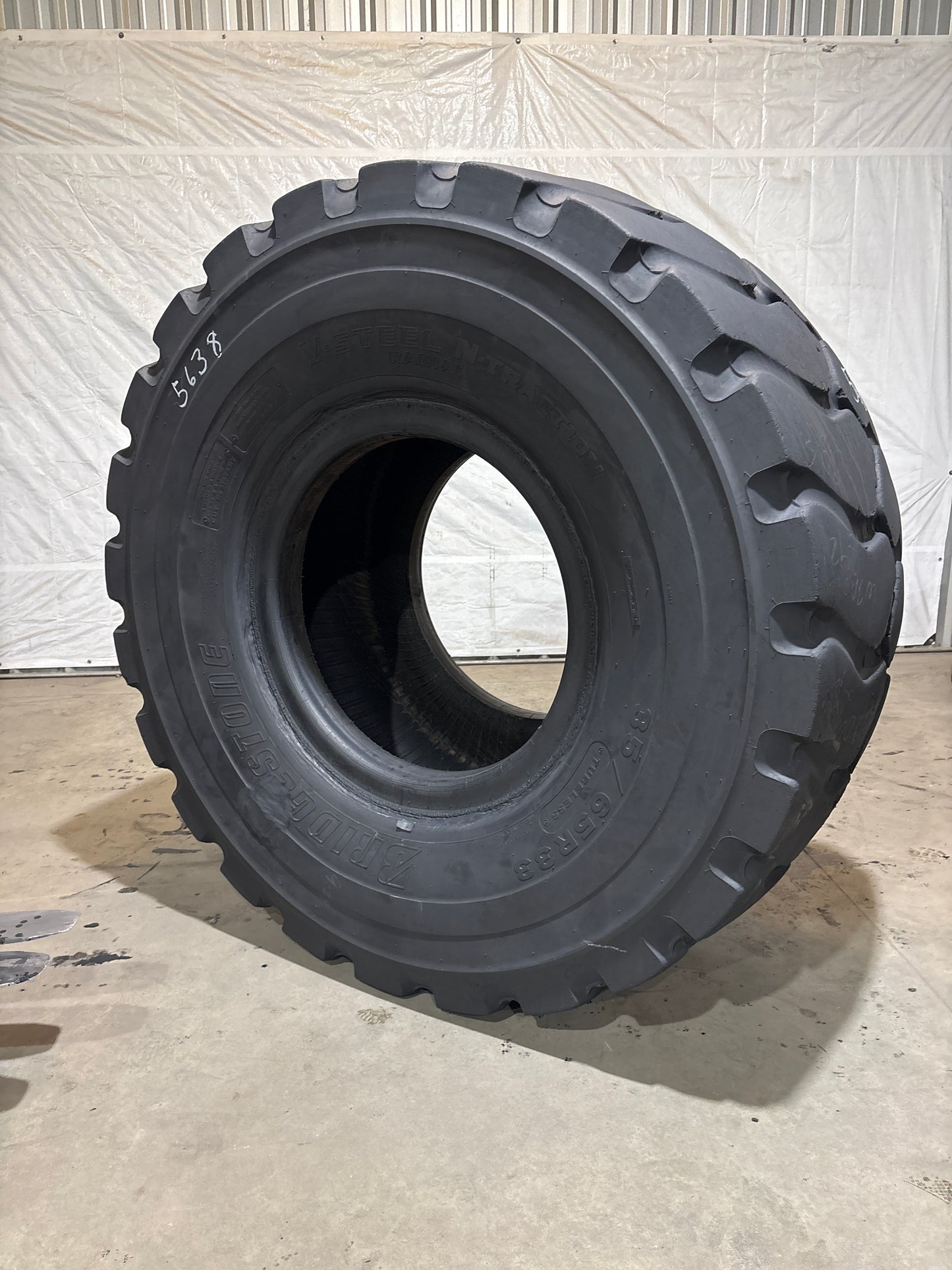 35/65R33 BRIDGESTONE V-STEEL N TRACTION #5638