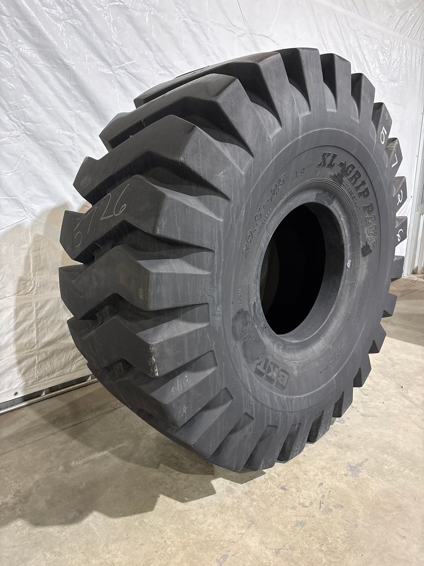 29.5-25 BKT XL-GRIP PLUS 28 PLY #5726