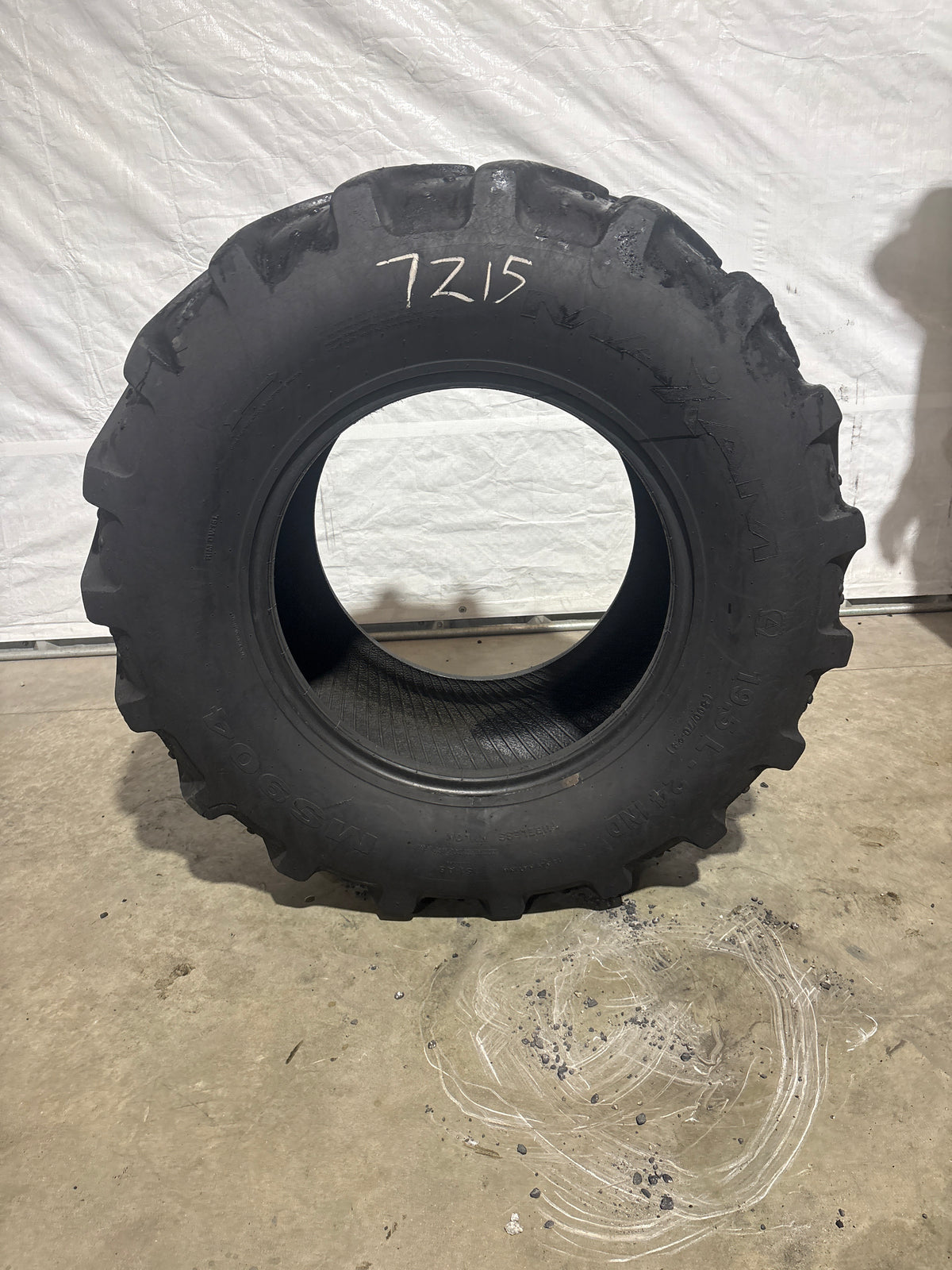 19.5L-24 (500/70-24) MAXAM MS 904 #7215