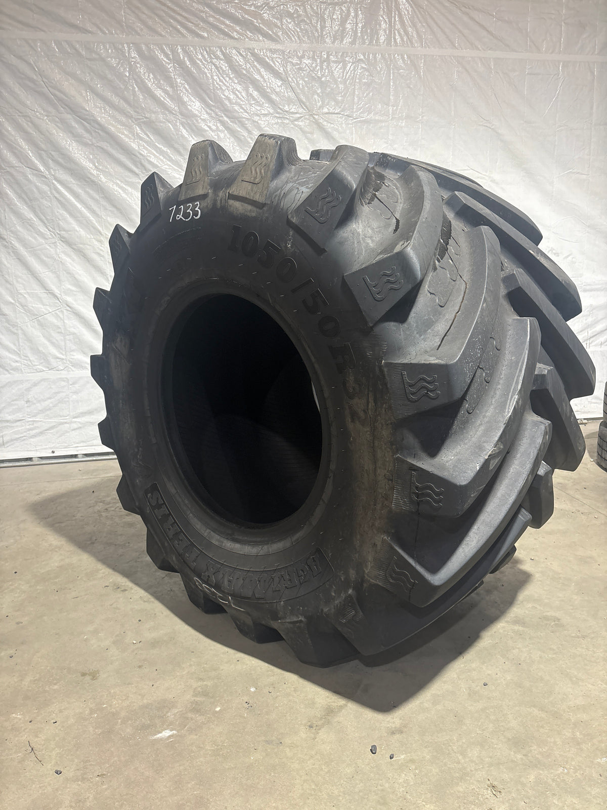1050/50R32 BKT AGRI MAX #7233