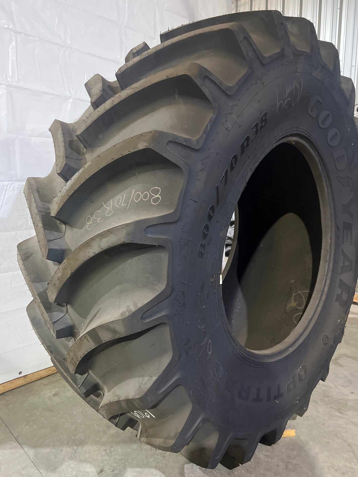 800/70R38 GOODYEAR OPTI TRAC