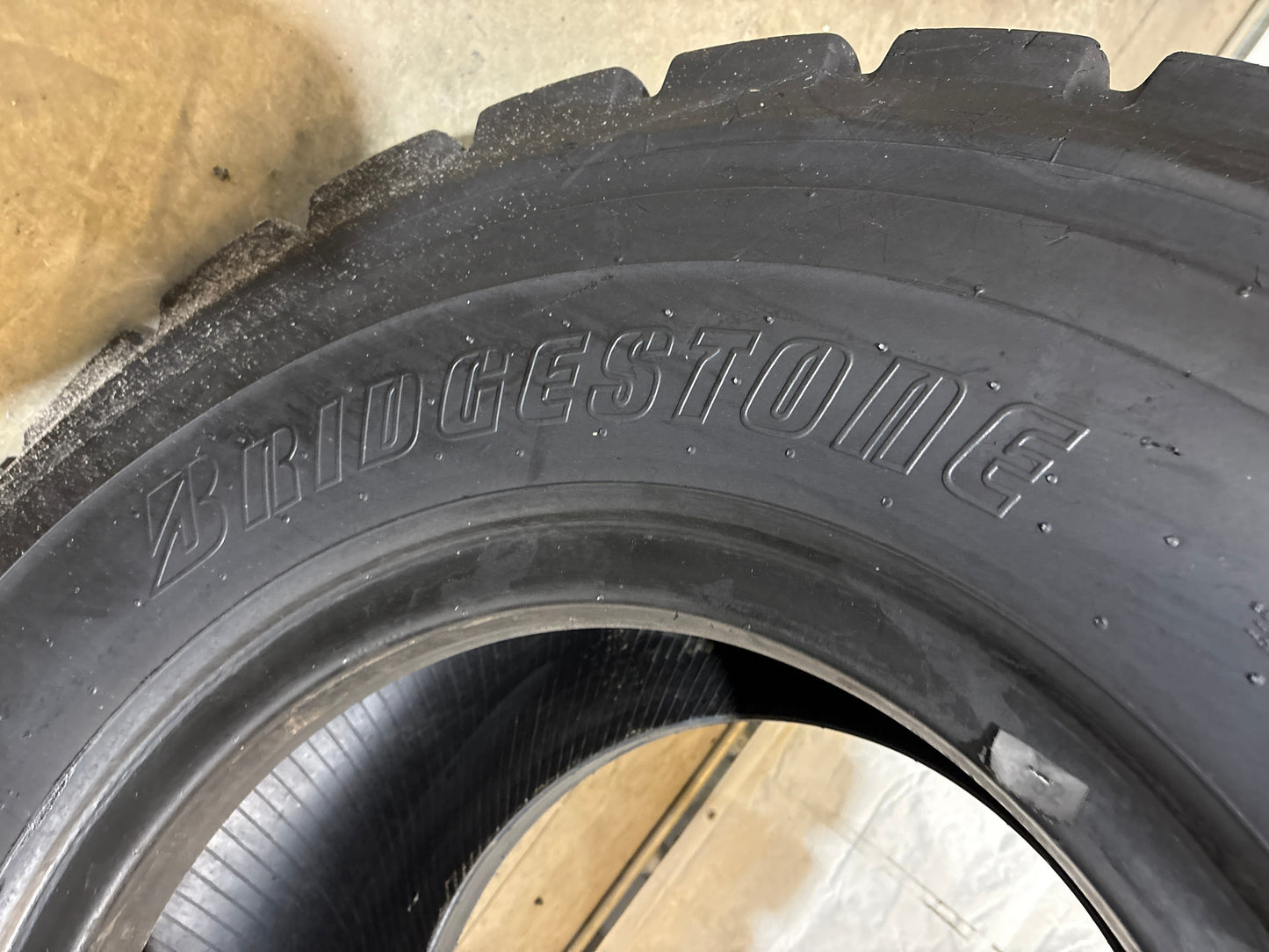 20.5R25 BRIDGESTONE V-STEEL M-TRACTION #5962