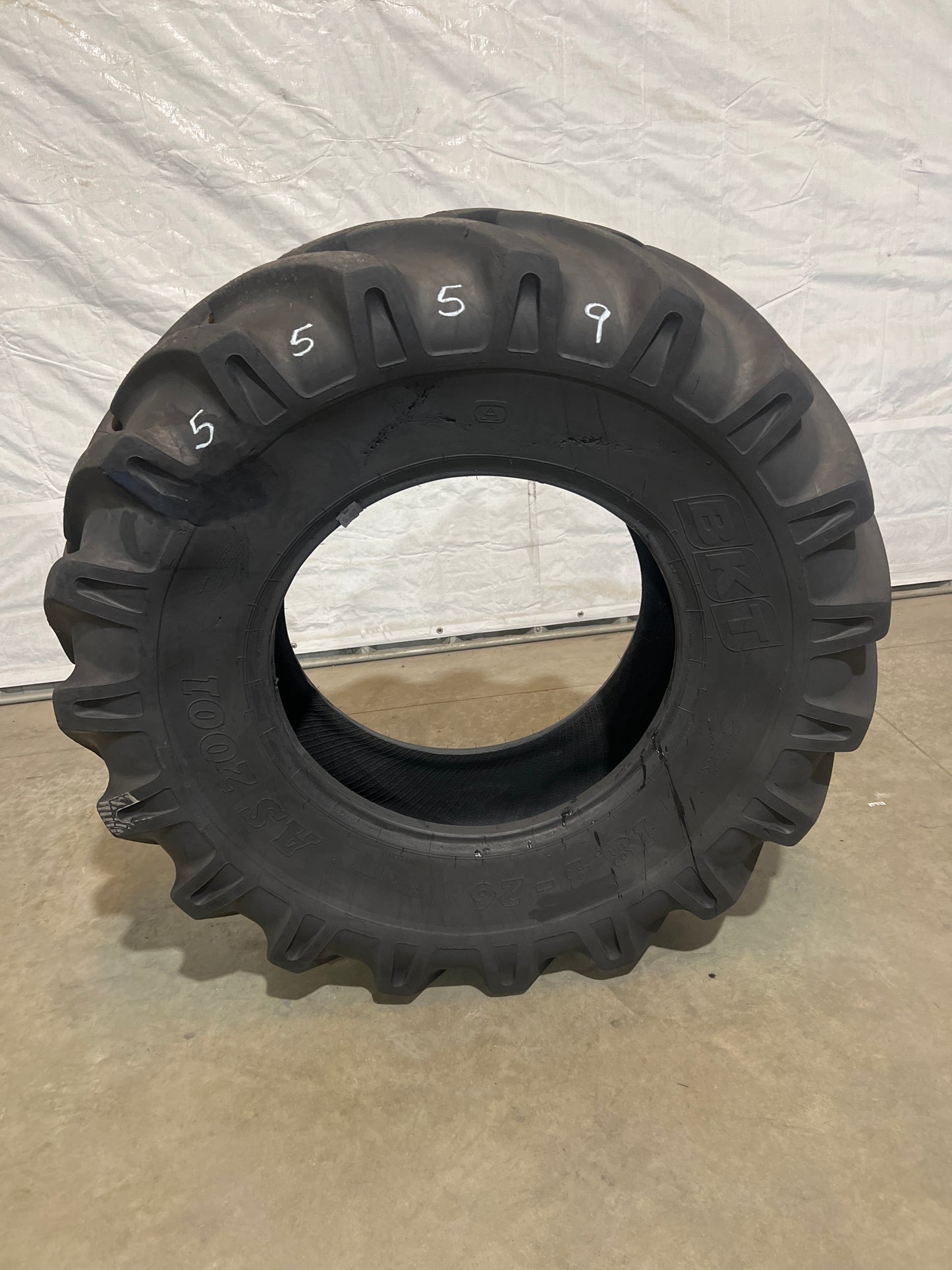 18.4-26 BKT AS-2001 #5559