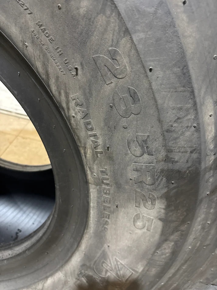 23.5R25 BRIDGESTONE V-STEEL J TRACTION #5956