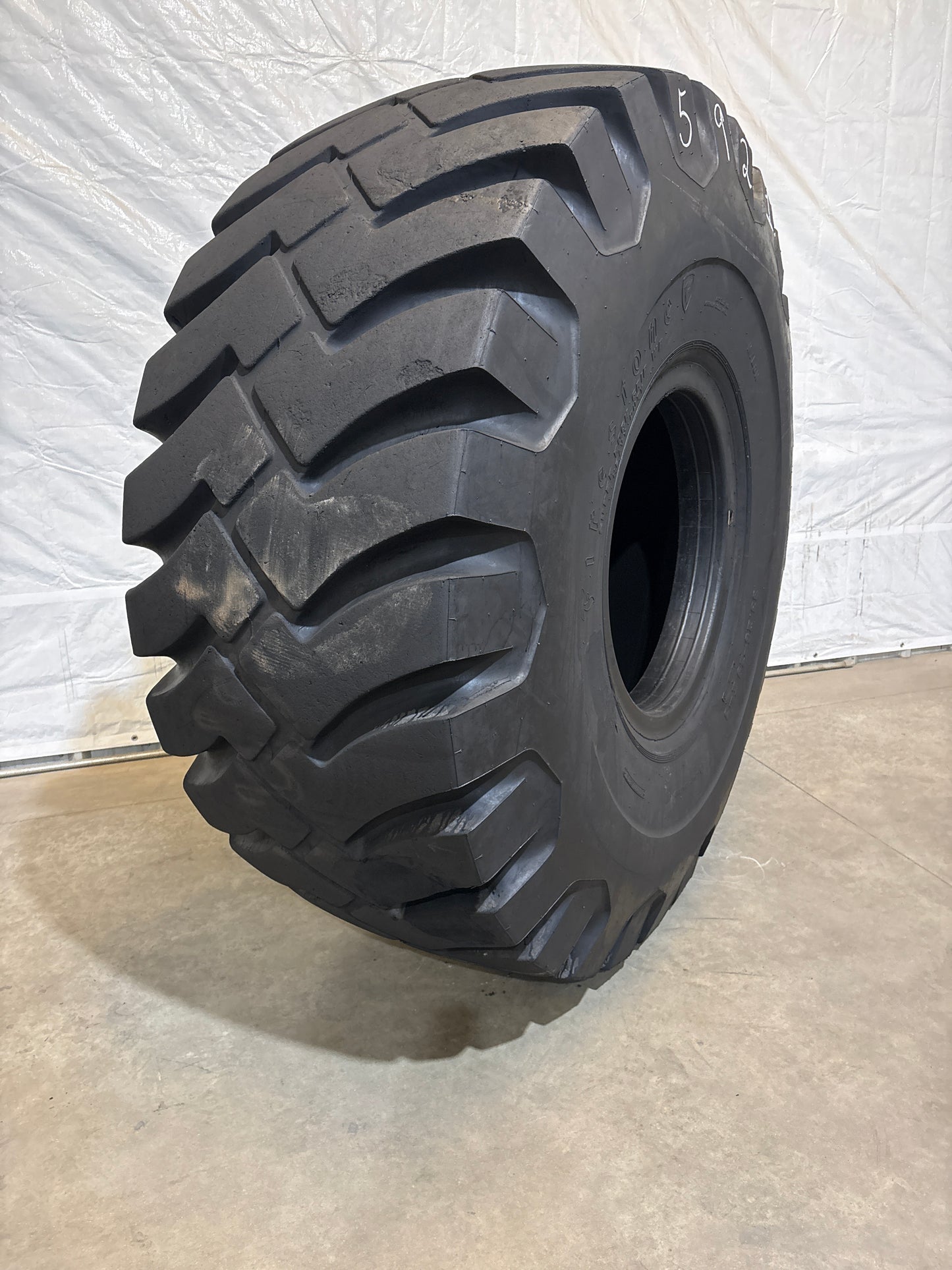 33.25-29 FIRESTONE SUPER ROCK GRIP WB #5921