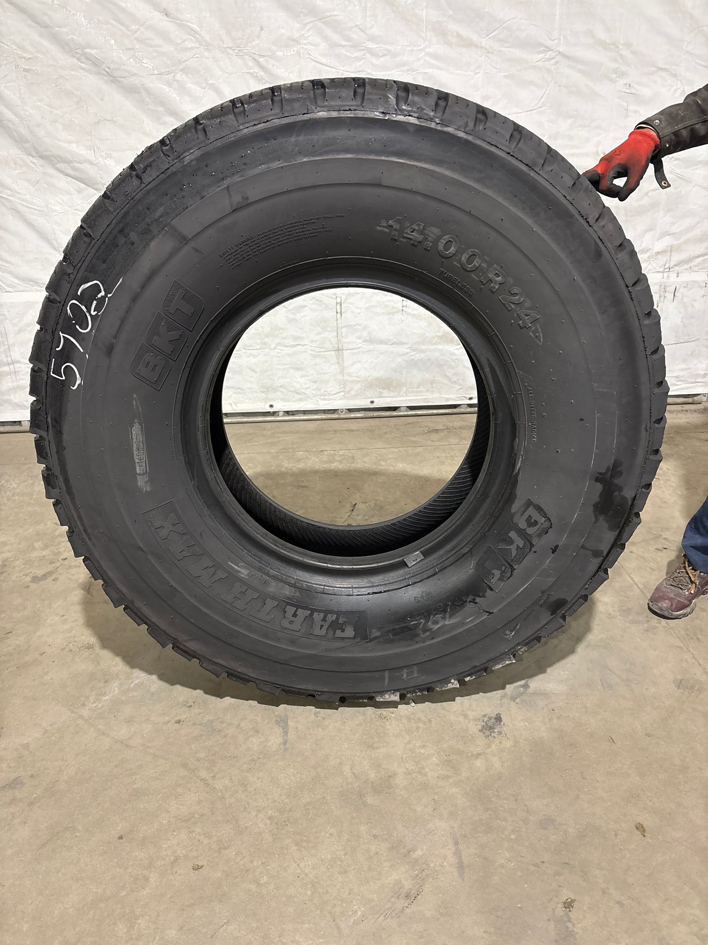 14.00R24 BKT EARTHMAX SR-22 MOTOR GRADER TIRE #5702
