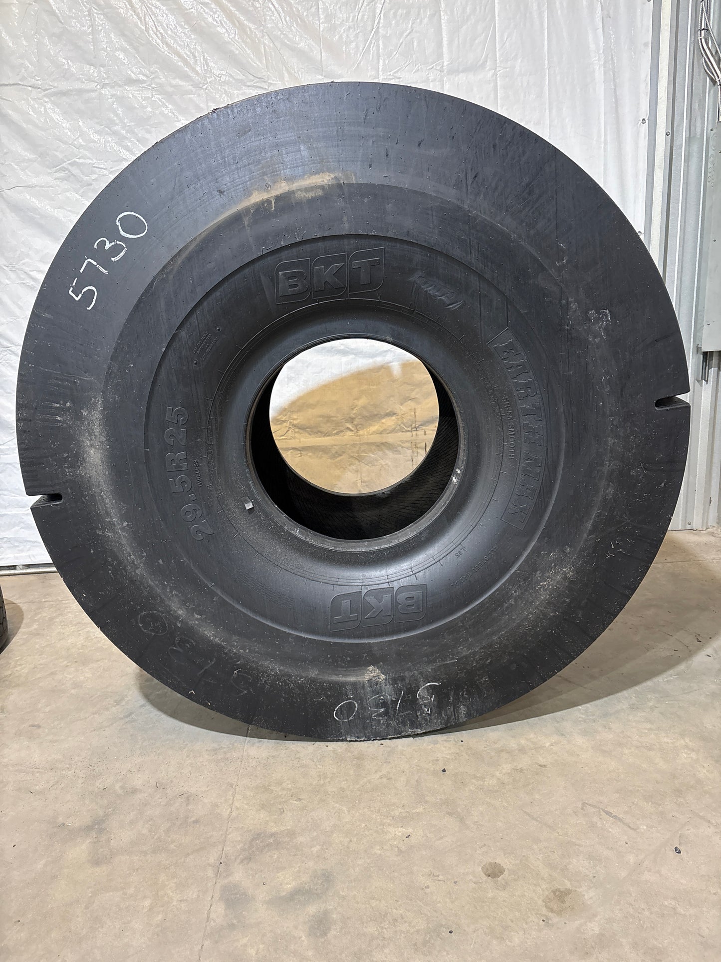 29.5R25 BKT EARTH MAX SR-55 SMOOTH L-5 #5730