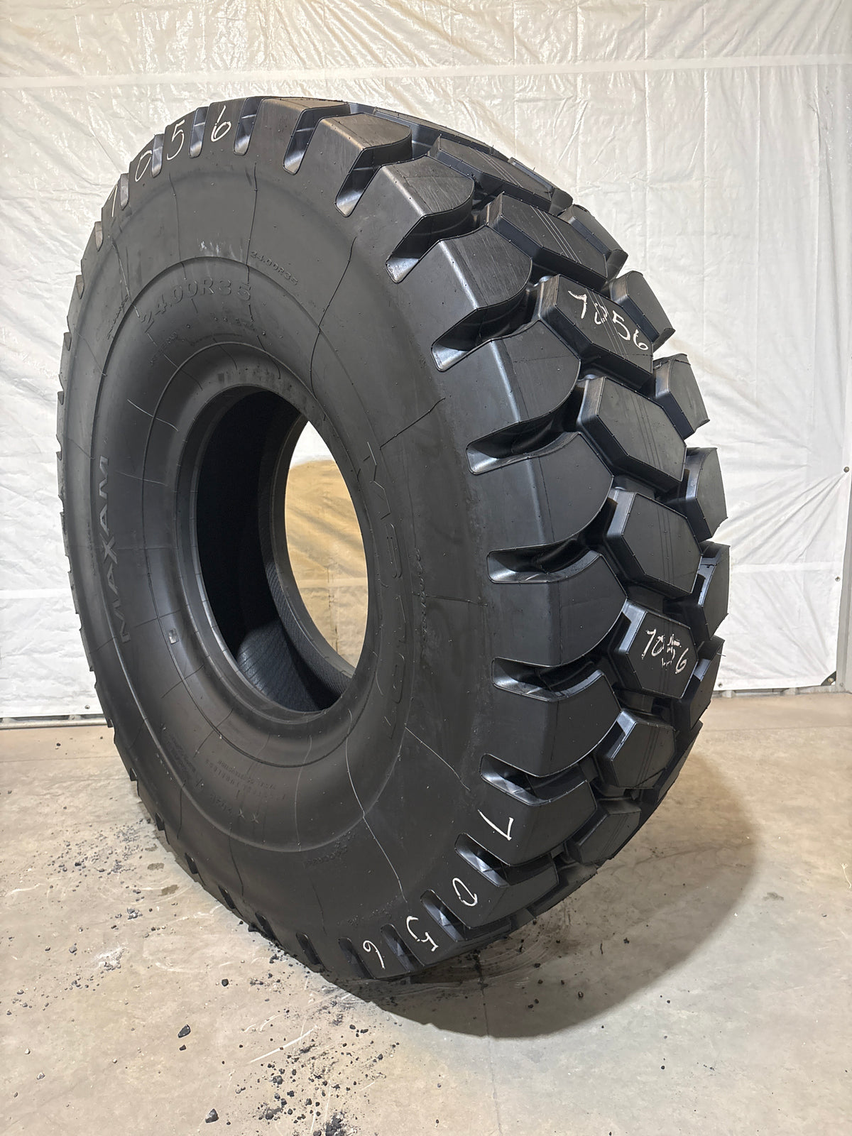 24.00R35 MAXAM MS 401 #7056
