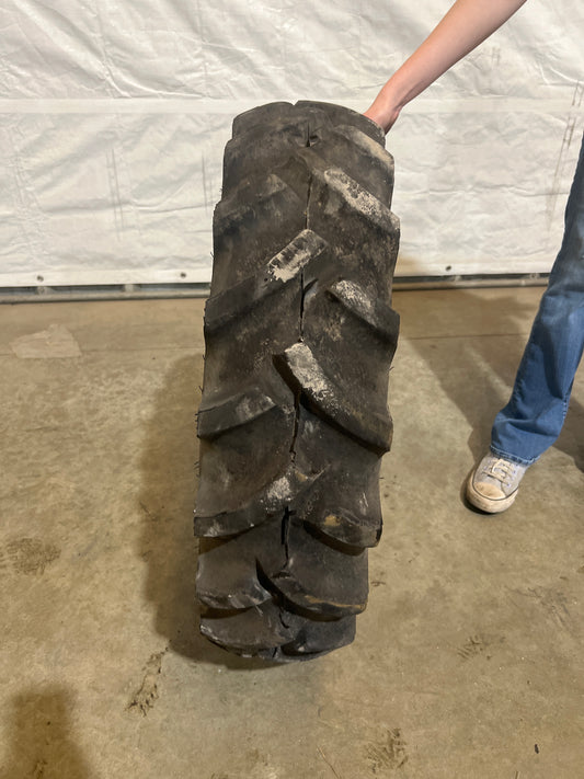 8-16  TITAN HI TRACTION  LUG #5362