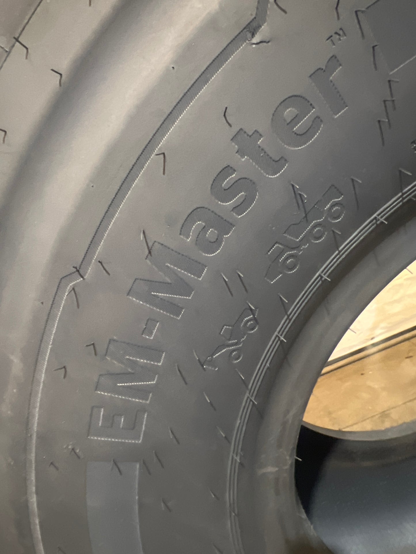 23.5R25 CONTINENTAL EM-MASTER #5446