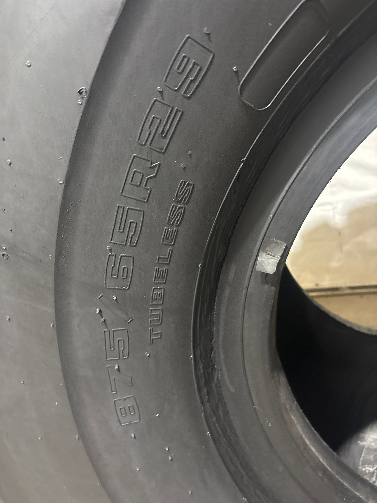 875/65R29 GOODYEAR UNI-STEEL#7042