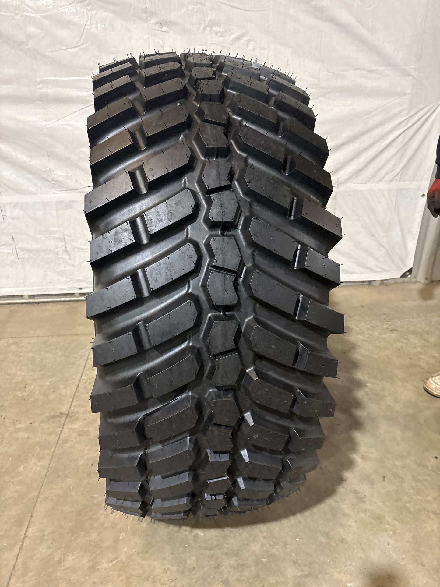 500/70R24 (19.5LR-24) GALAXY MULTI USE 550 #5870