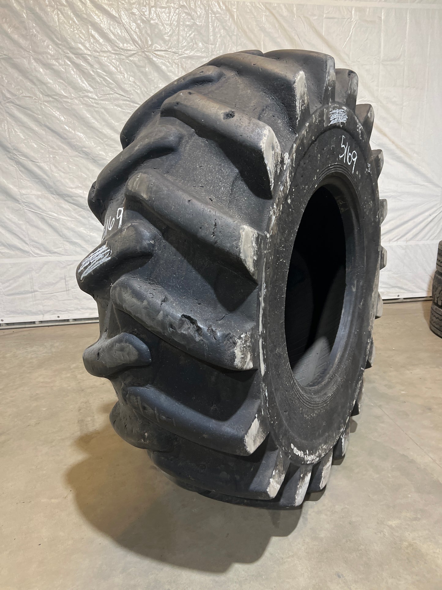 24.5-32 NOKIAN LOGGER KING #5169