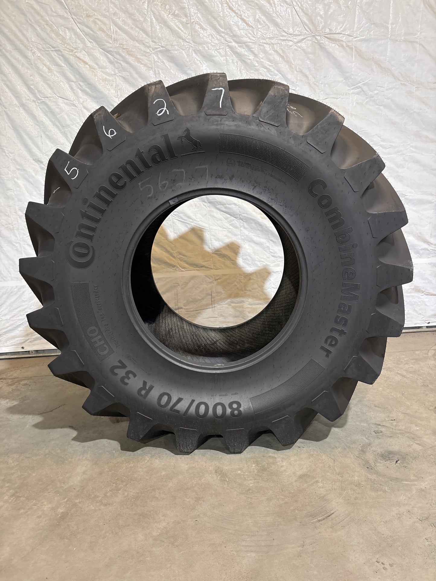 USED 800/70R32 CONTINENTAL COMBINE MASTER #5627