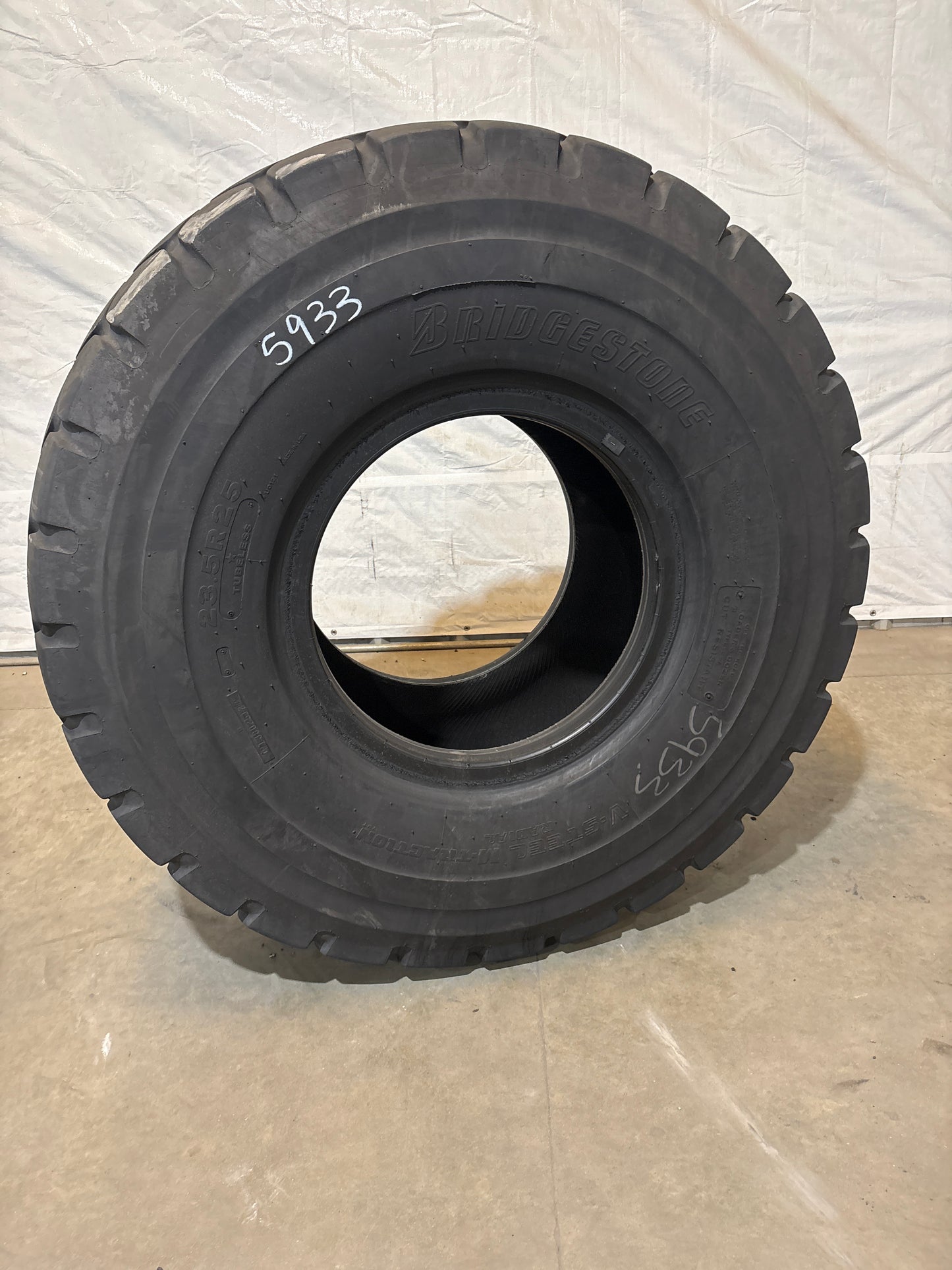23.5R25 BRIDGESTONE V-STEEL M-TRACTION #5933