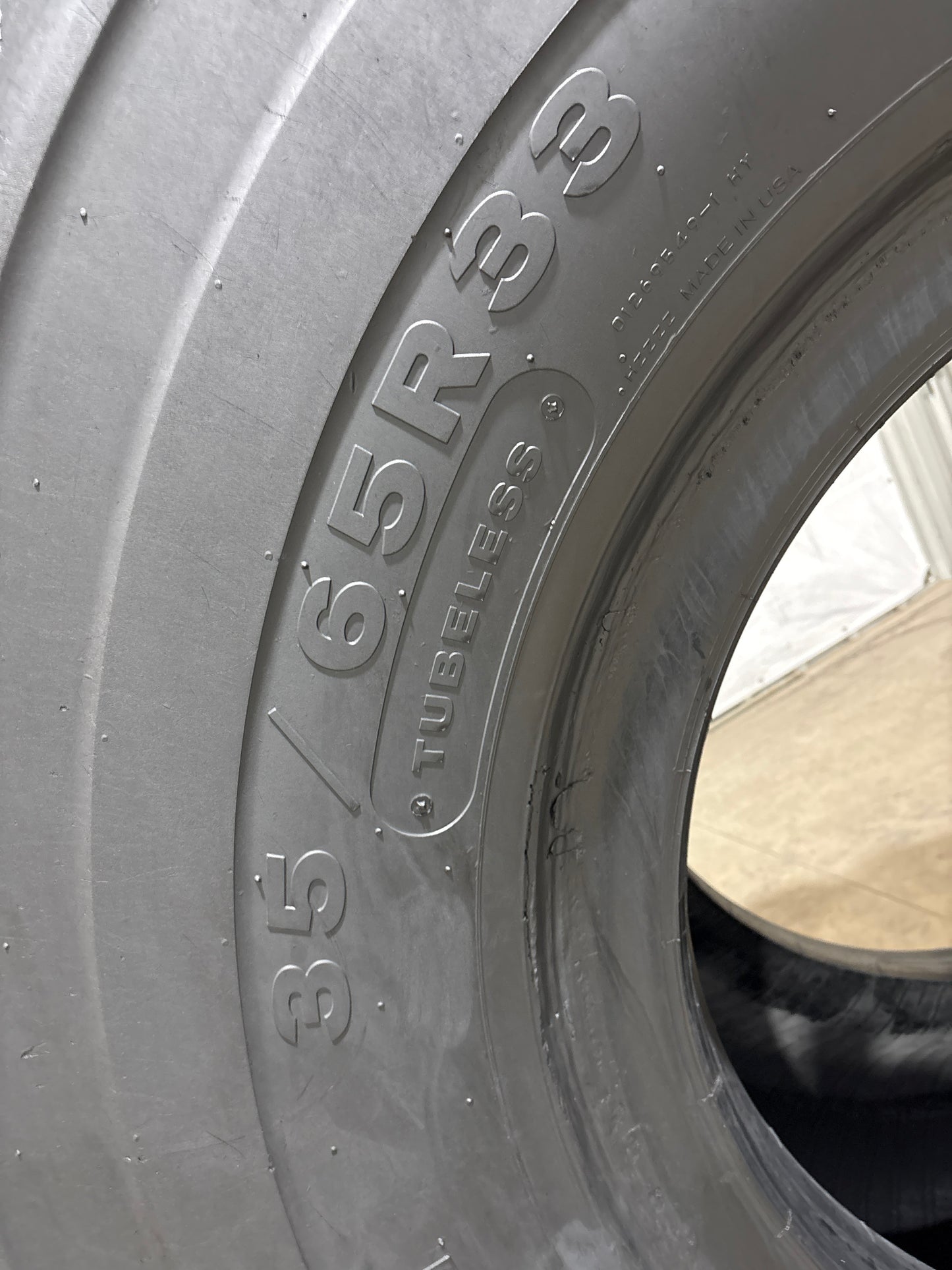 35/65R33 BRIDGESTONE V-STEEL N TRACTION #5645