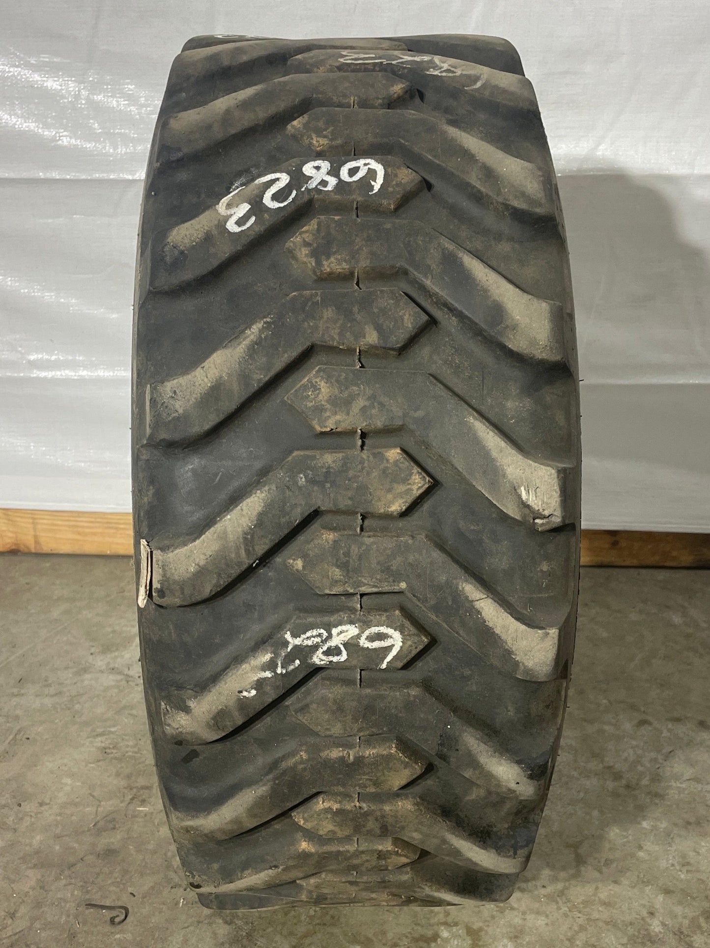 10-16.5 TITAN TRAC LOADER (260/70-16.5)