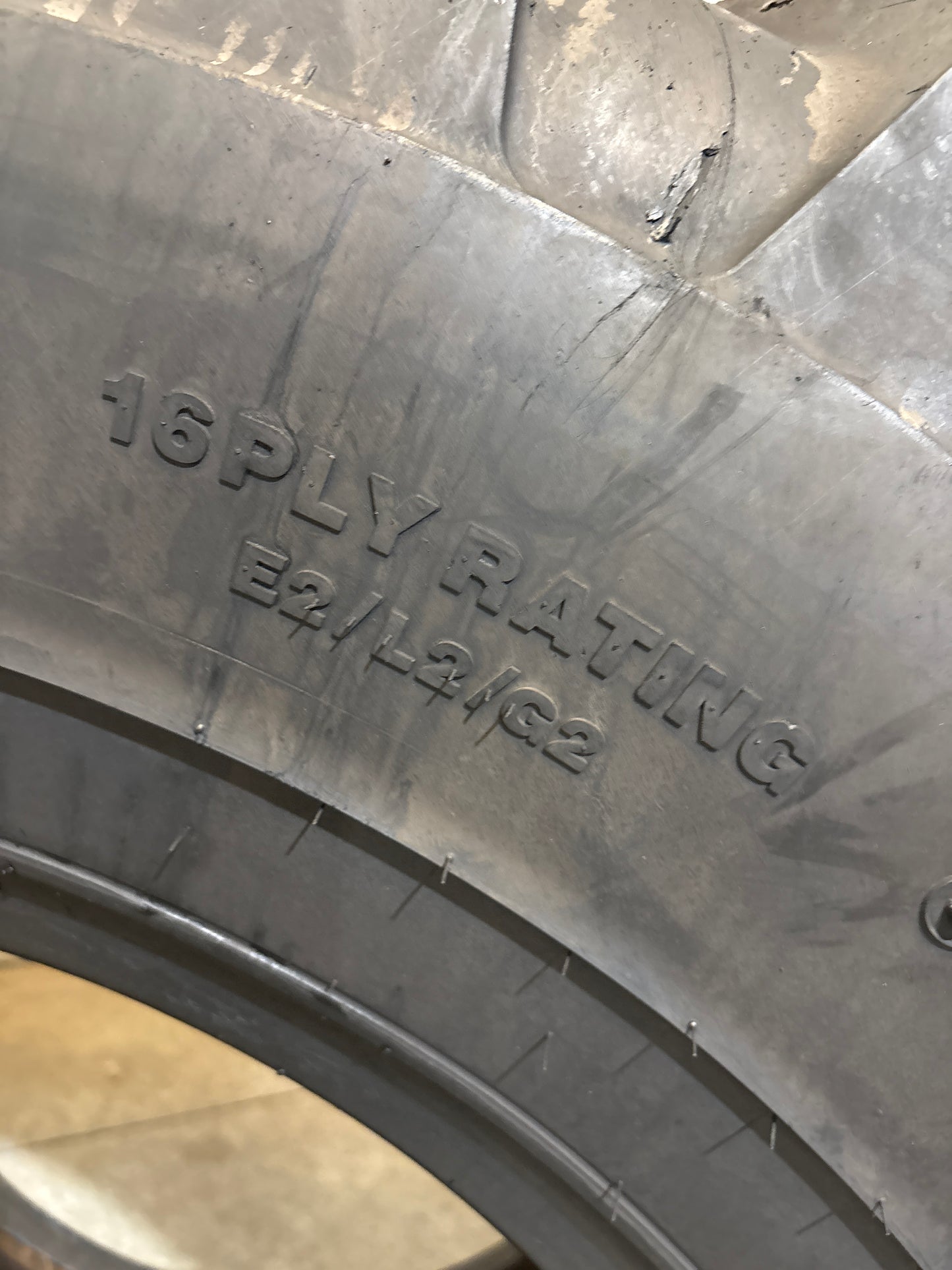 20.5-25 CAMSO LOAD MASTER #5924
