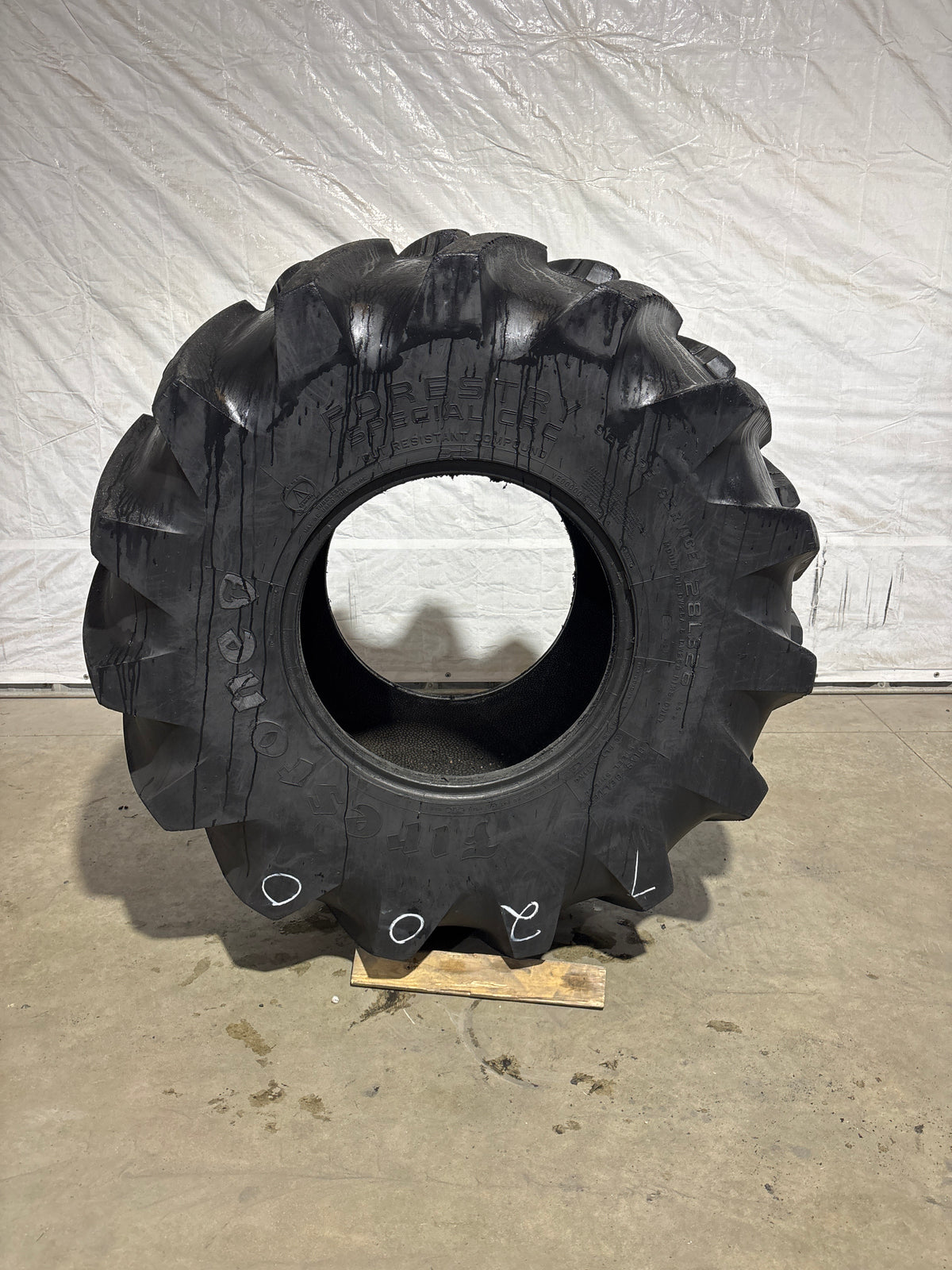 28L-26 FIRESTONE FORESTRY  20PLY #7200