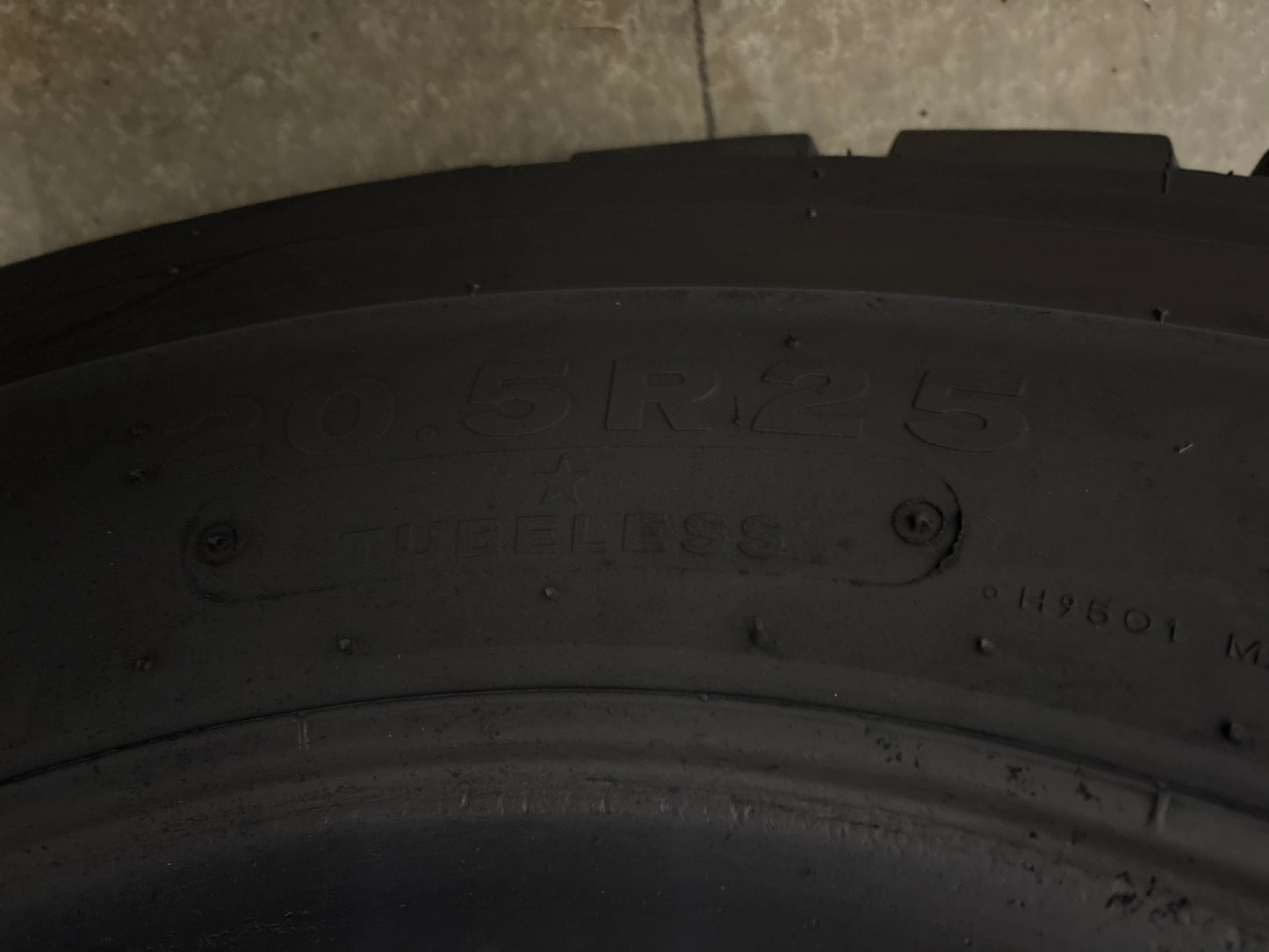 20.5R25 BRIDGESTONE V-STEEL M-TRACTION #7011
