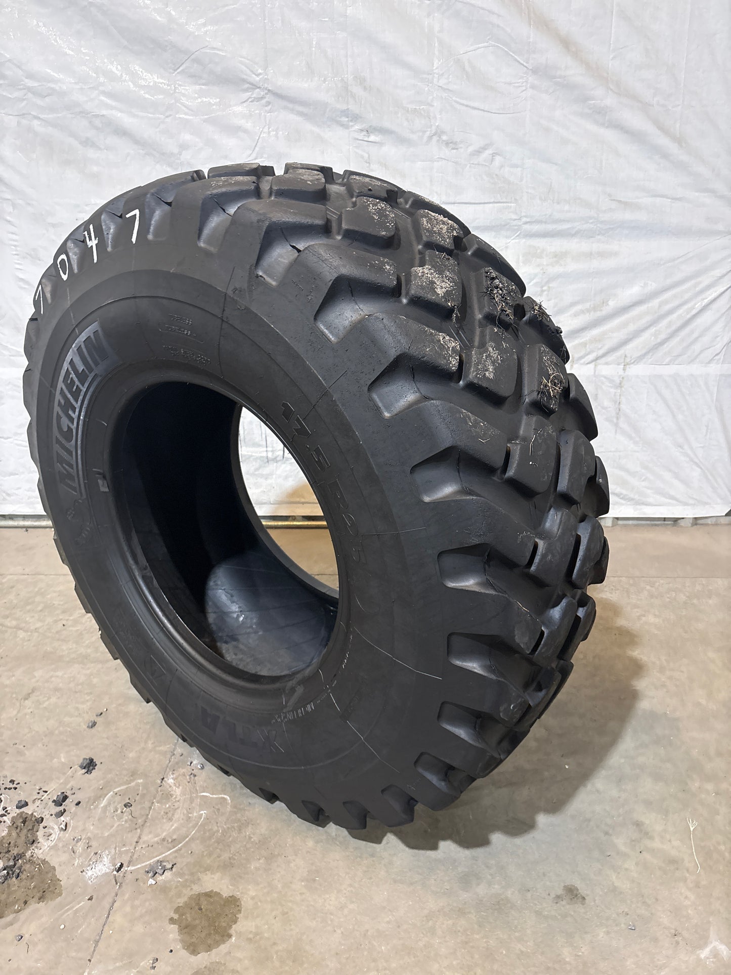 17.5R25 MICHELIN XTLA LOADER/DOZER TIRE #7047