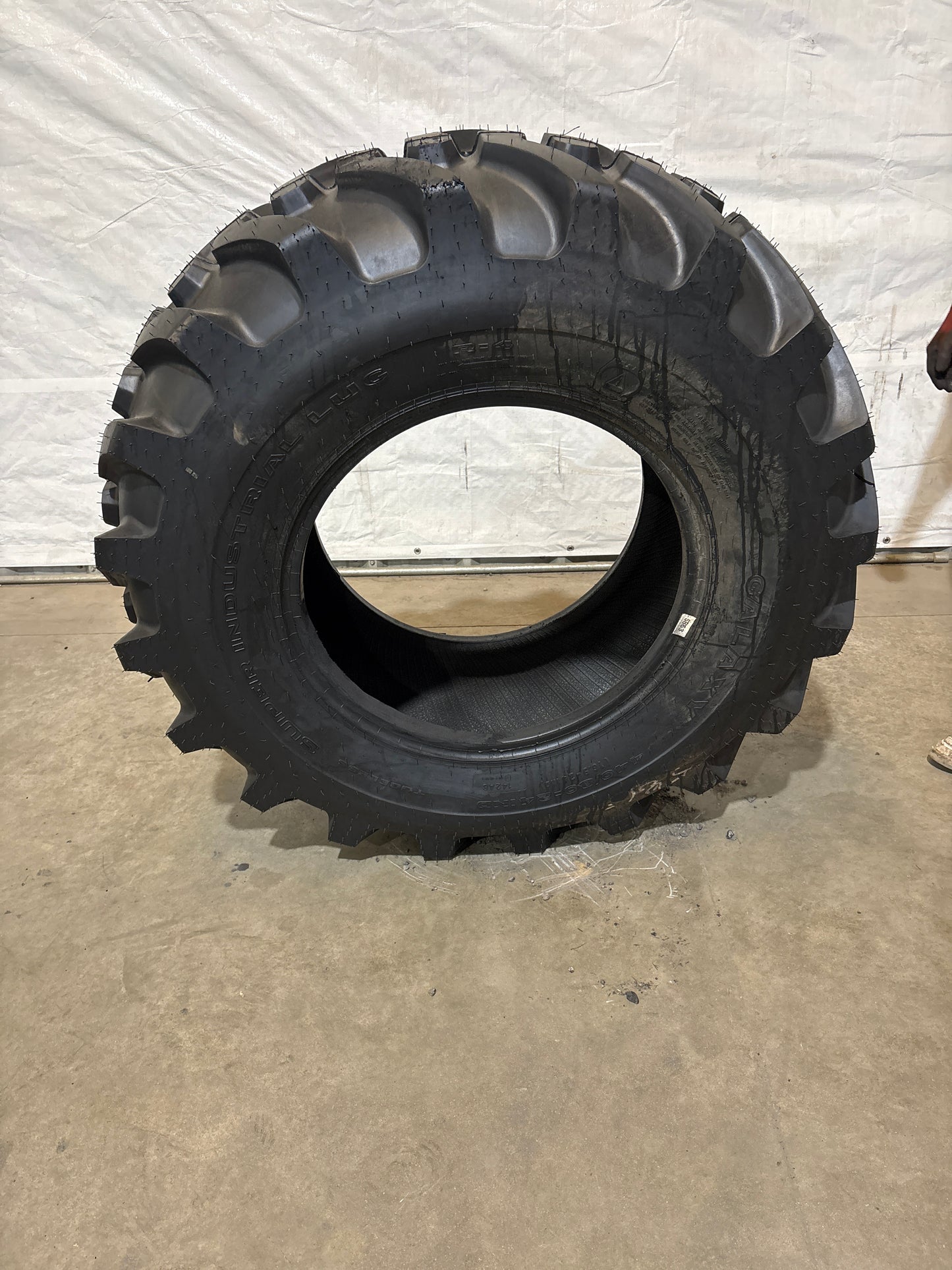 440/80-24 (16.9-24) IND GALAXY SUPER INDUSTRIAL LUG #5863