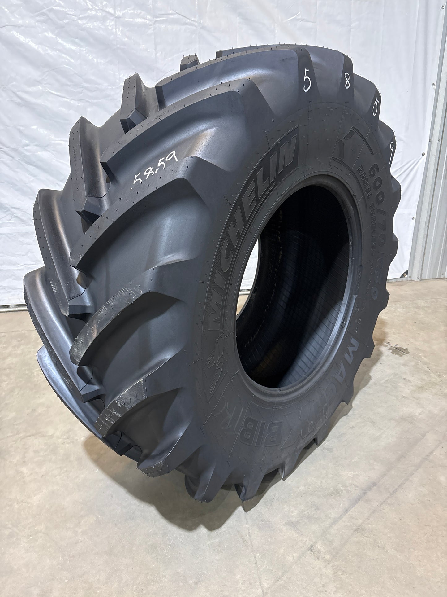 600/70R30 MICHELIN MACHXBIB #5859