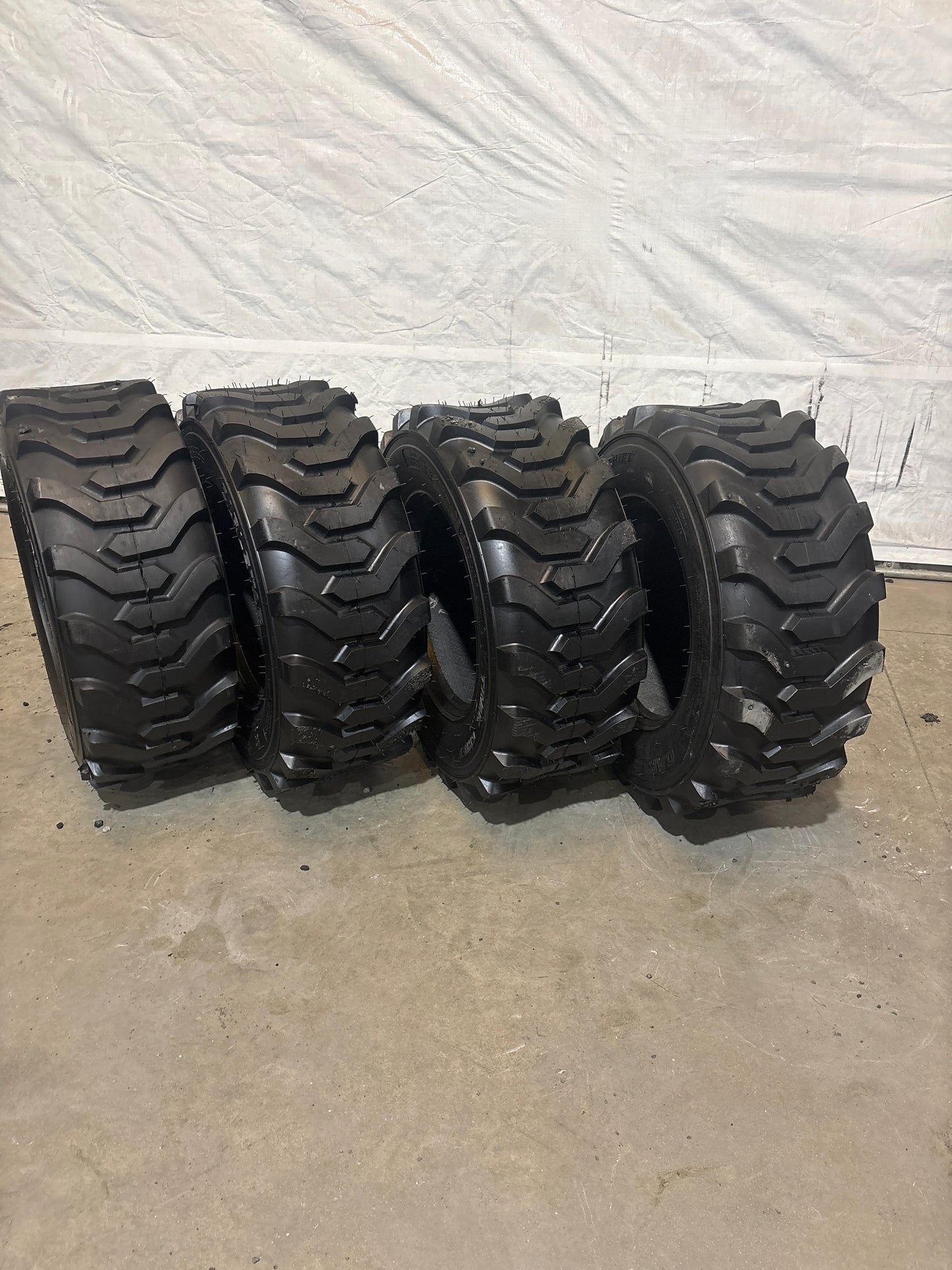305/70-16.5 (12-16.5) Carlisle Trac Chief 6 Ply  (7052)
