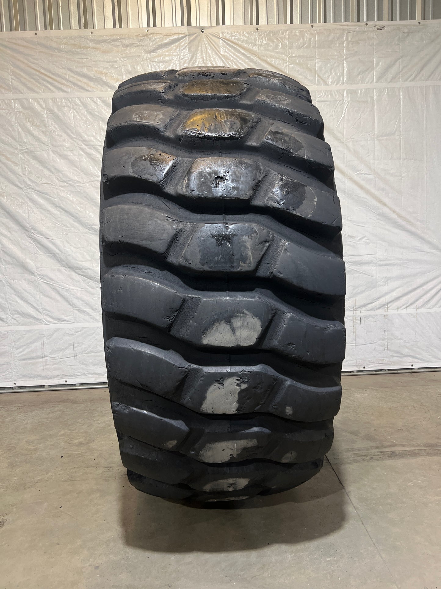 37.25R35 BRIDGESTONE V-STEEL L-TRACTION (VLT) #6328