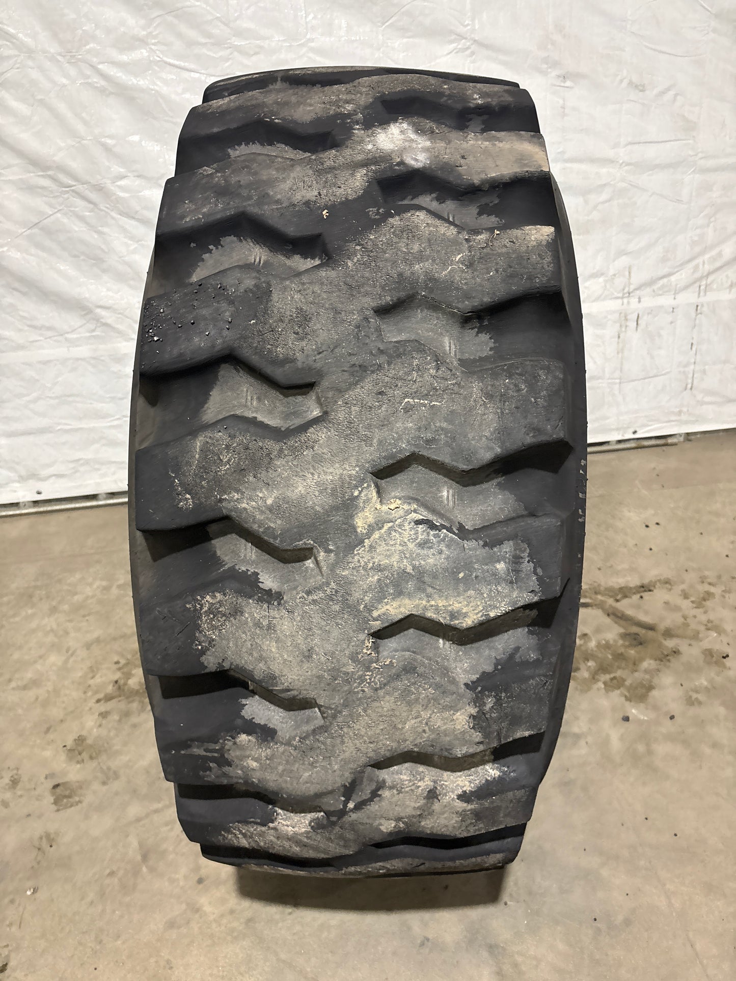 20.5-25 BRIDGESTONE V-LUG II 20 PLY #5776