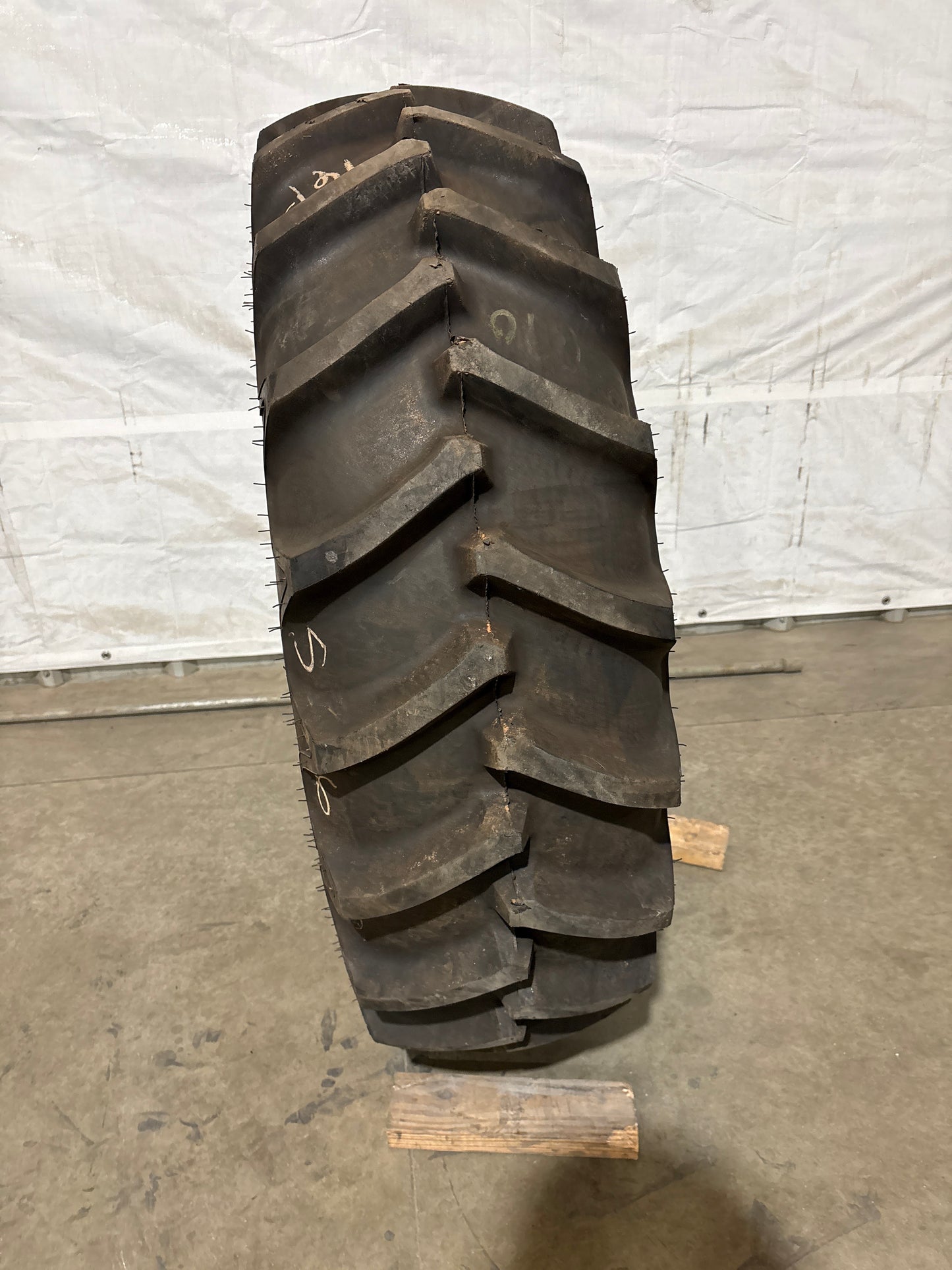 14.9-24 GOODYEAR SUPREME TFC #5687