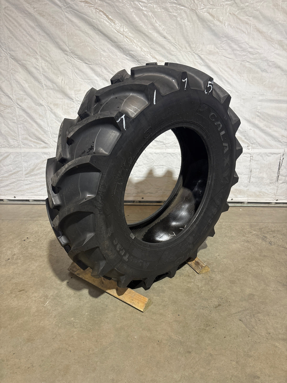 16.9-30 GALAXY AGRI TRAC II #7175