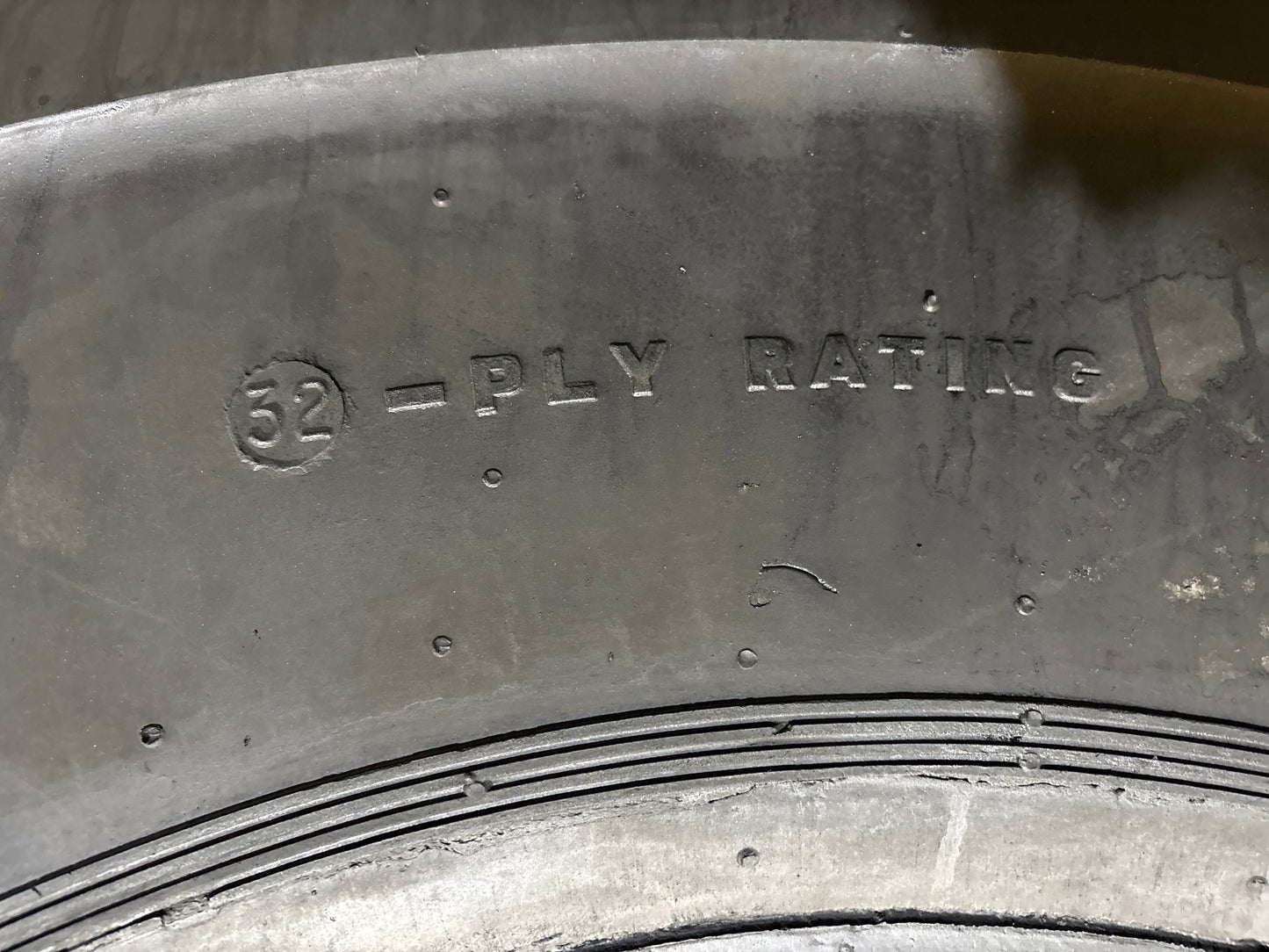33.25-29 FIRESTONE SUPER ROCK GRIP WB #5921