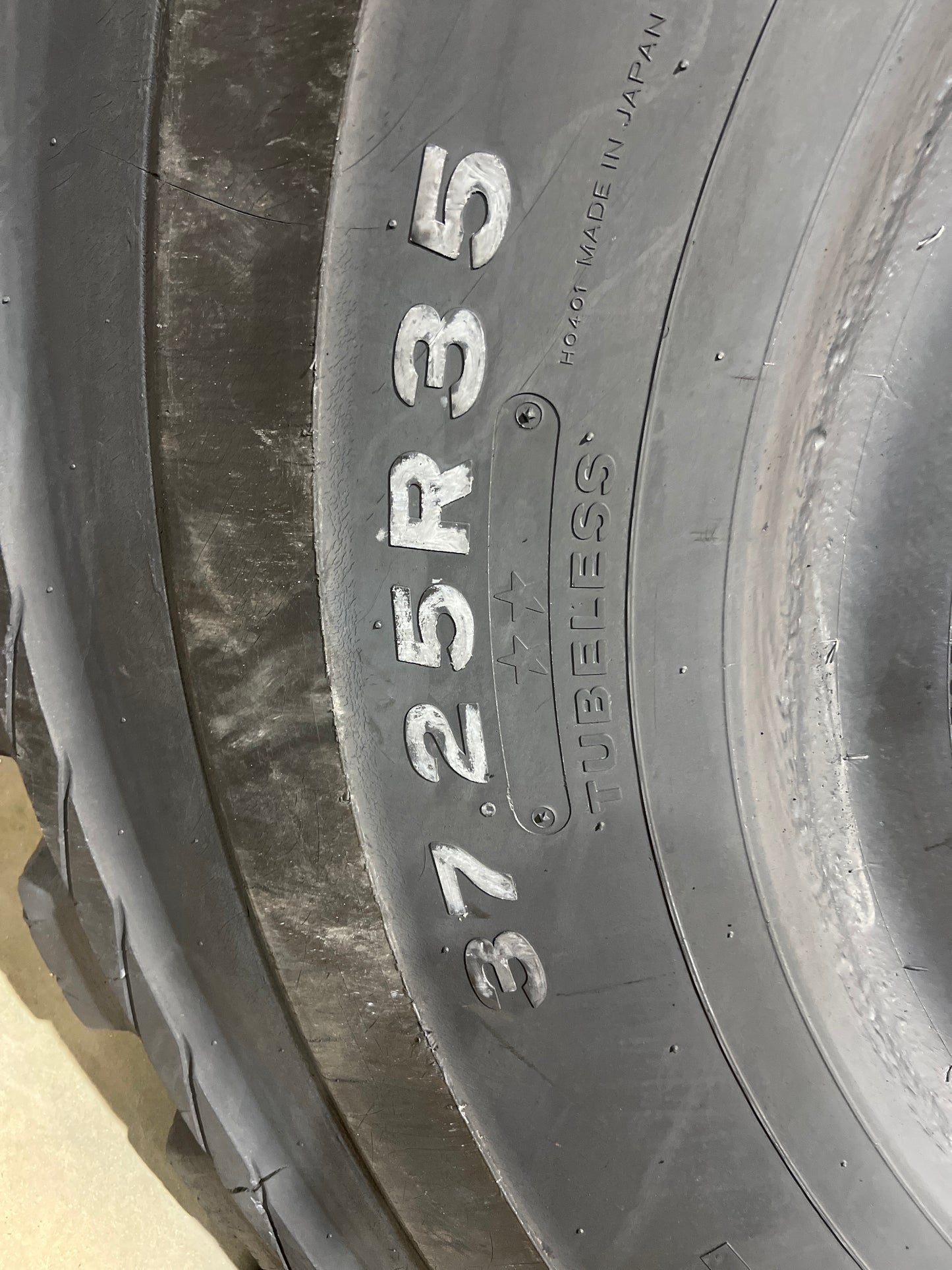 37.25R35 BRIDGESTONE V-STEEL L-TRACTION (VLT) #6328
