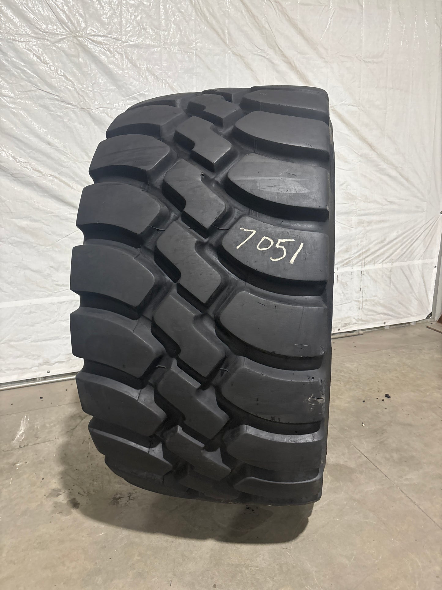 875/65R29 GOODYEAR UNI-STEEL GP-4D HI-STAB #7051
