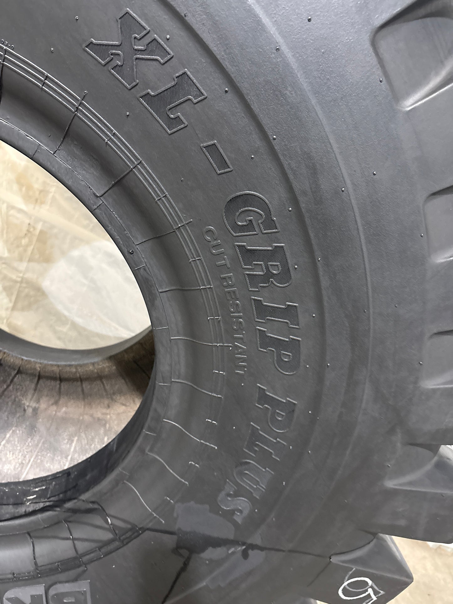 26.5-25 BKT XL-GRIP PLUS #5729