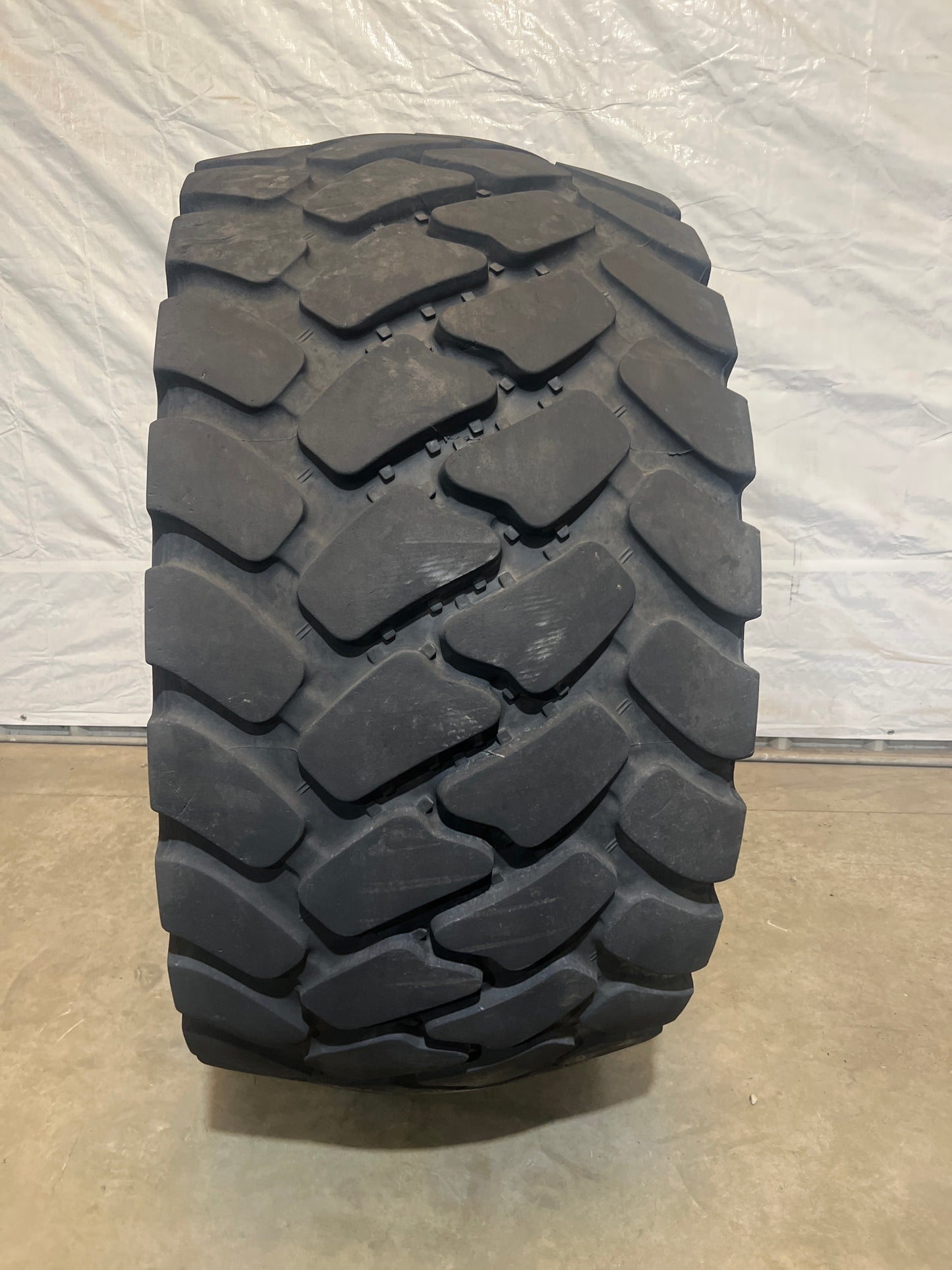 775/65R29 BRIDGESTONE V-STEEL TRACTION #5478