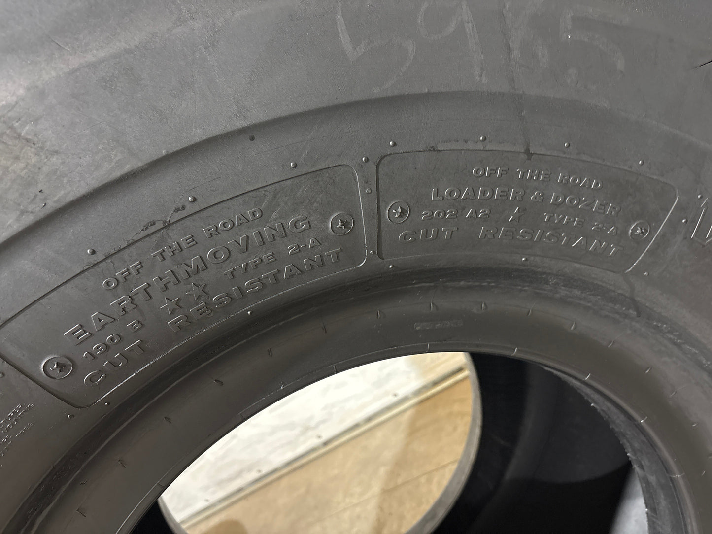 30/65R25 (750/65R25) BRIDGESTONE V-STEEL L-TRACTION (VLT) #5985