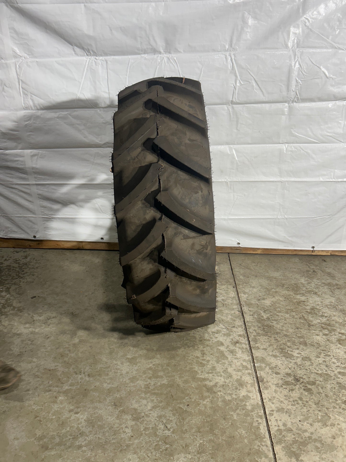 340/85R24 (13.6R24) Mitas AC85