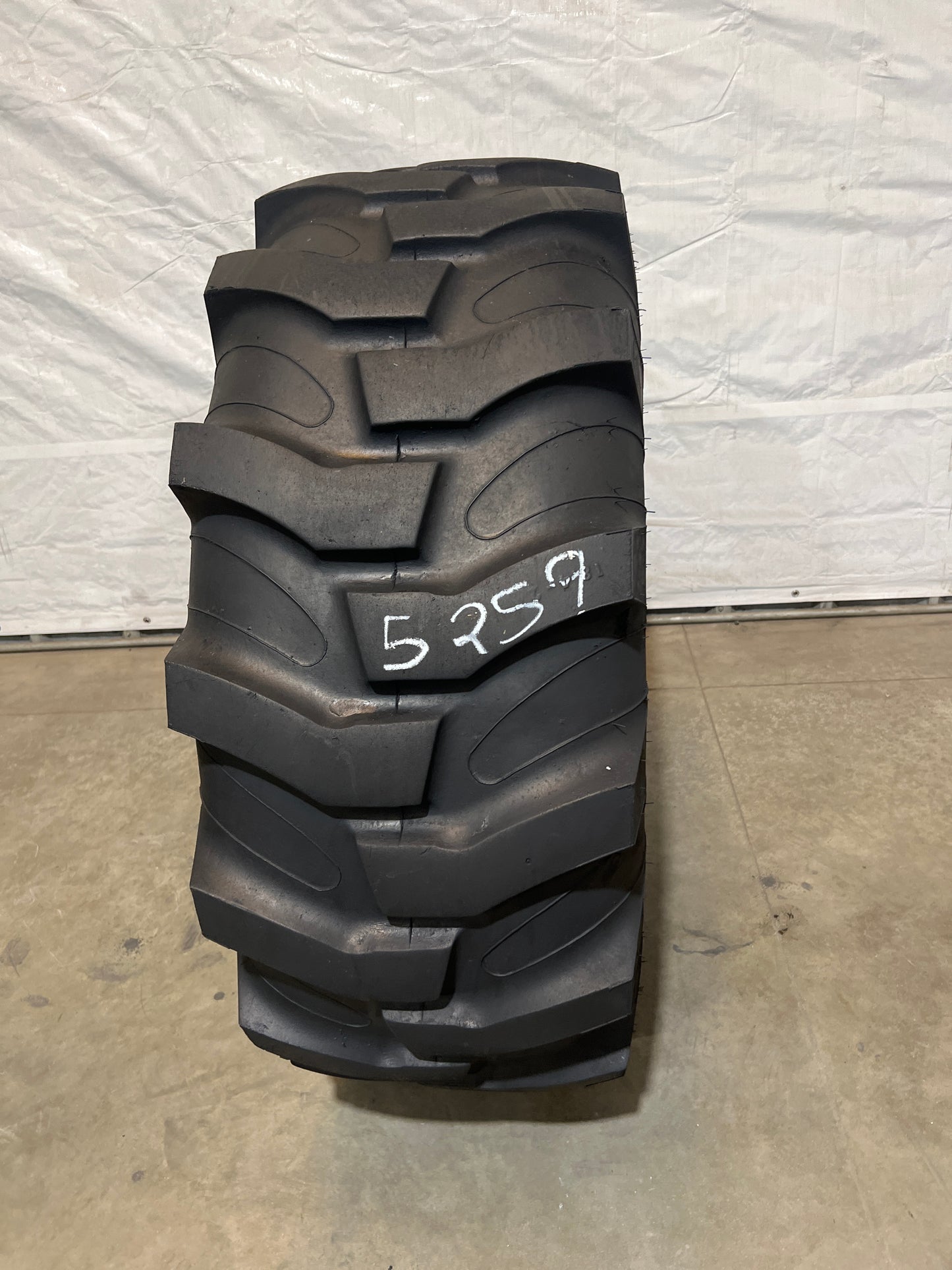 18.4-24 Titan INDUSTRIAL TRACTOR LUG TL #5259