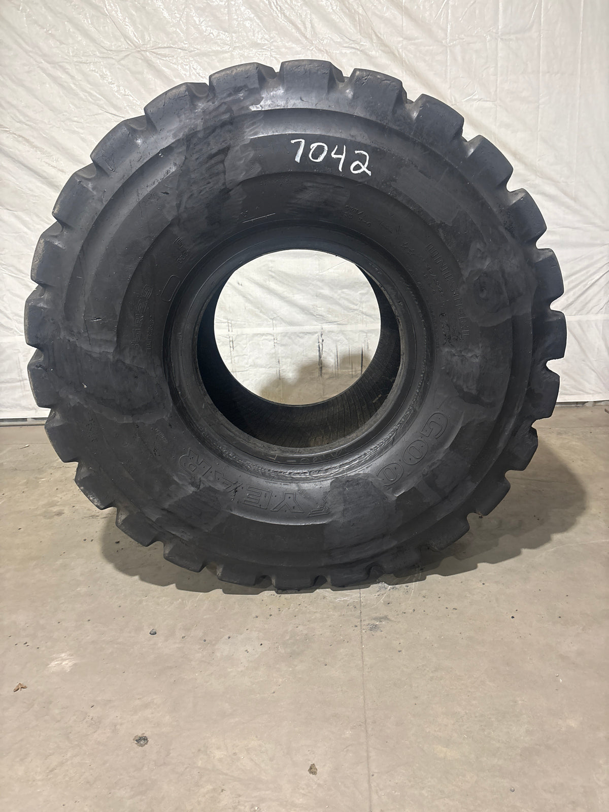 875/65R29 GOODYEAR UNI-STEEL#7042