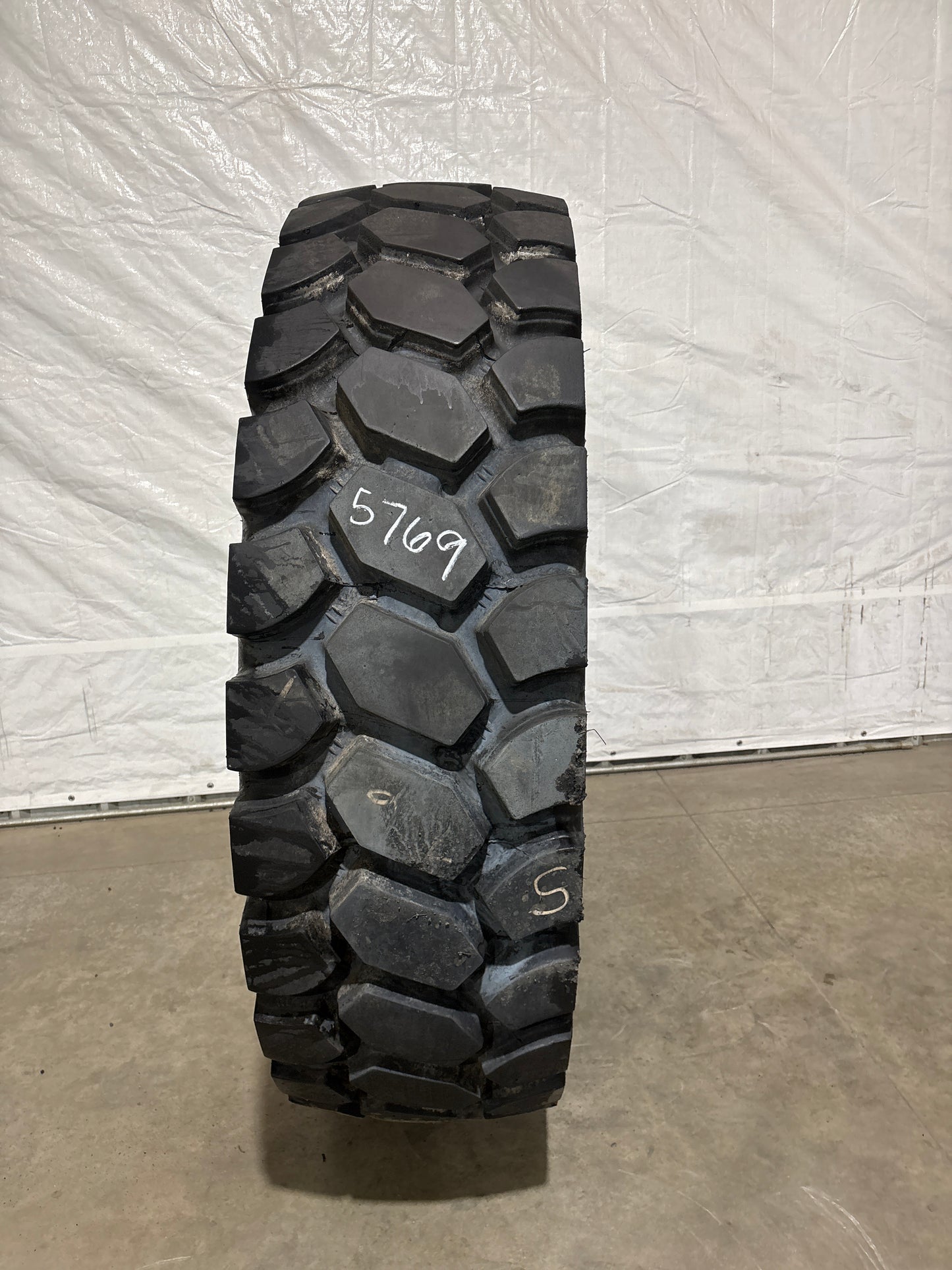 18.00R33 MAXAM MS-401 #5769