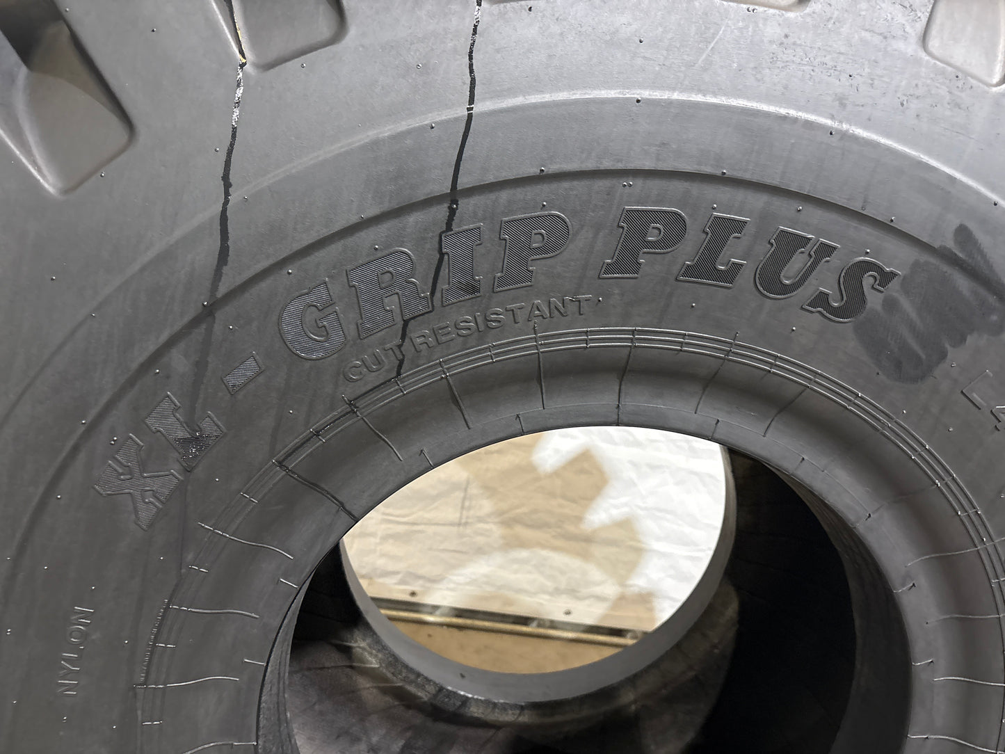 26.5-25 BKT XL-GRIP PLUS #5727