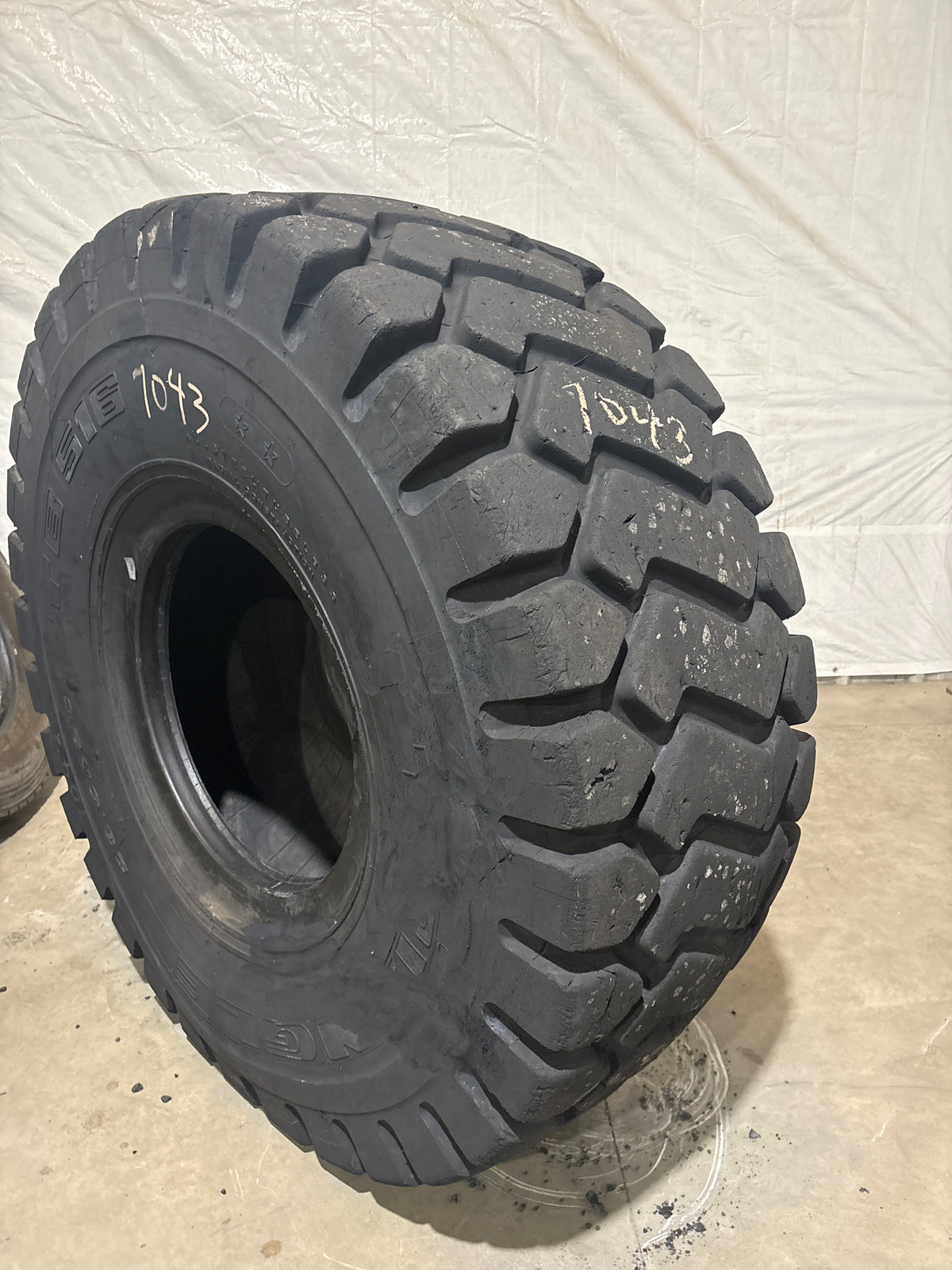 23.5R25 TRIANGLE TB516 #7043