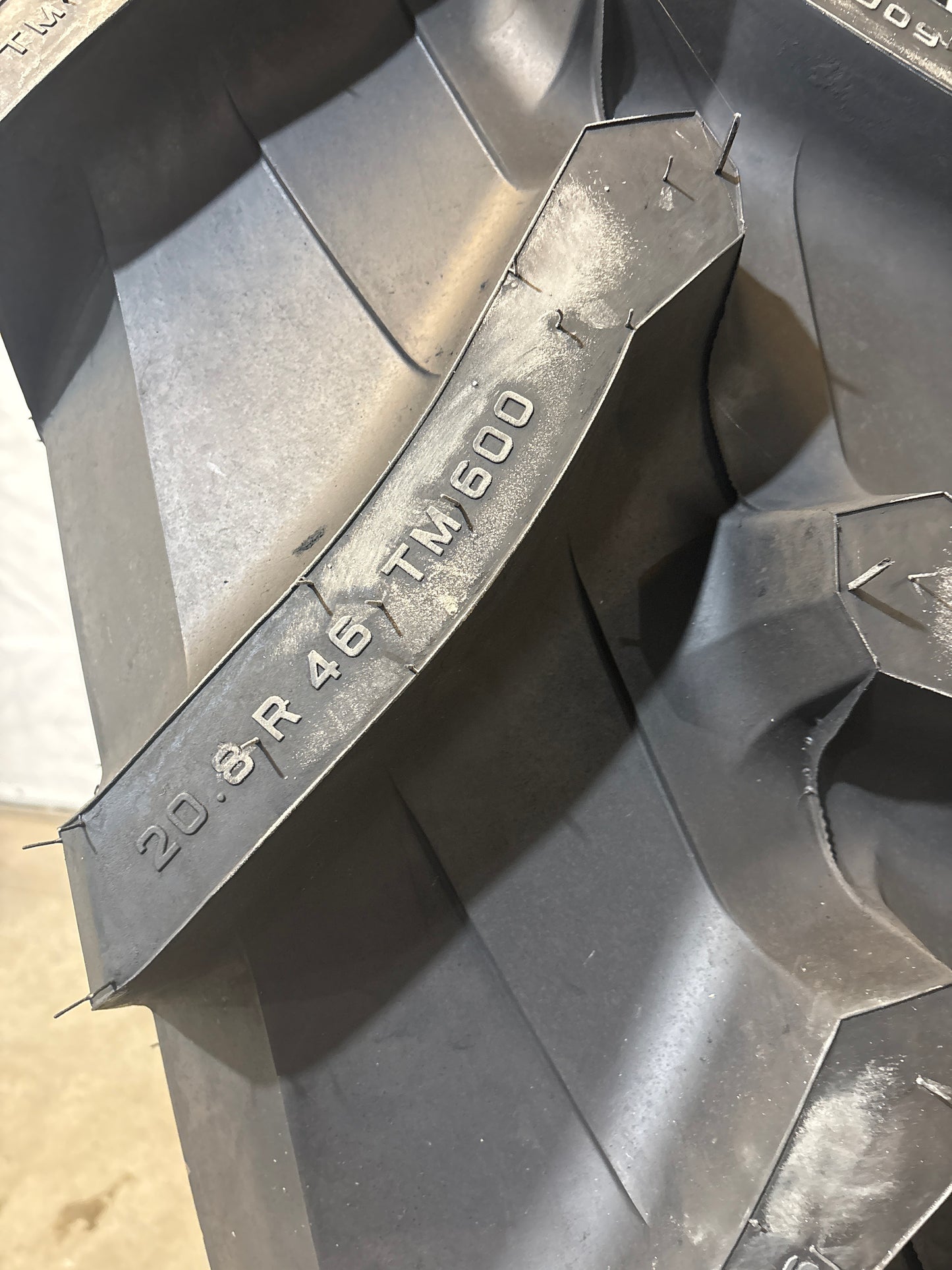 520/85R46 (20.8R46) TRELLEBORG TM 600 #5929