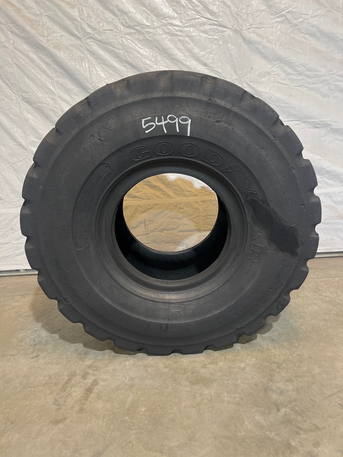 23.5R25 GOODYEAR UNISTEEL RT-38 #5499